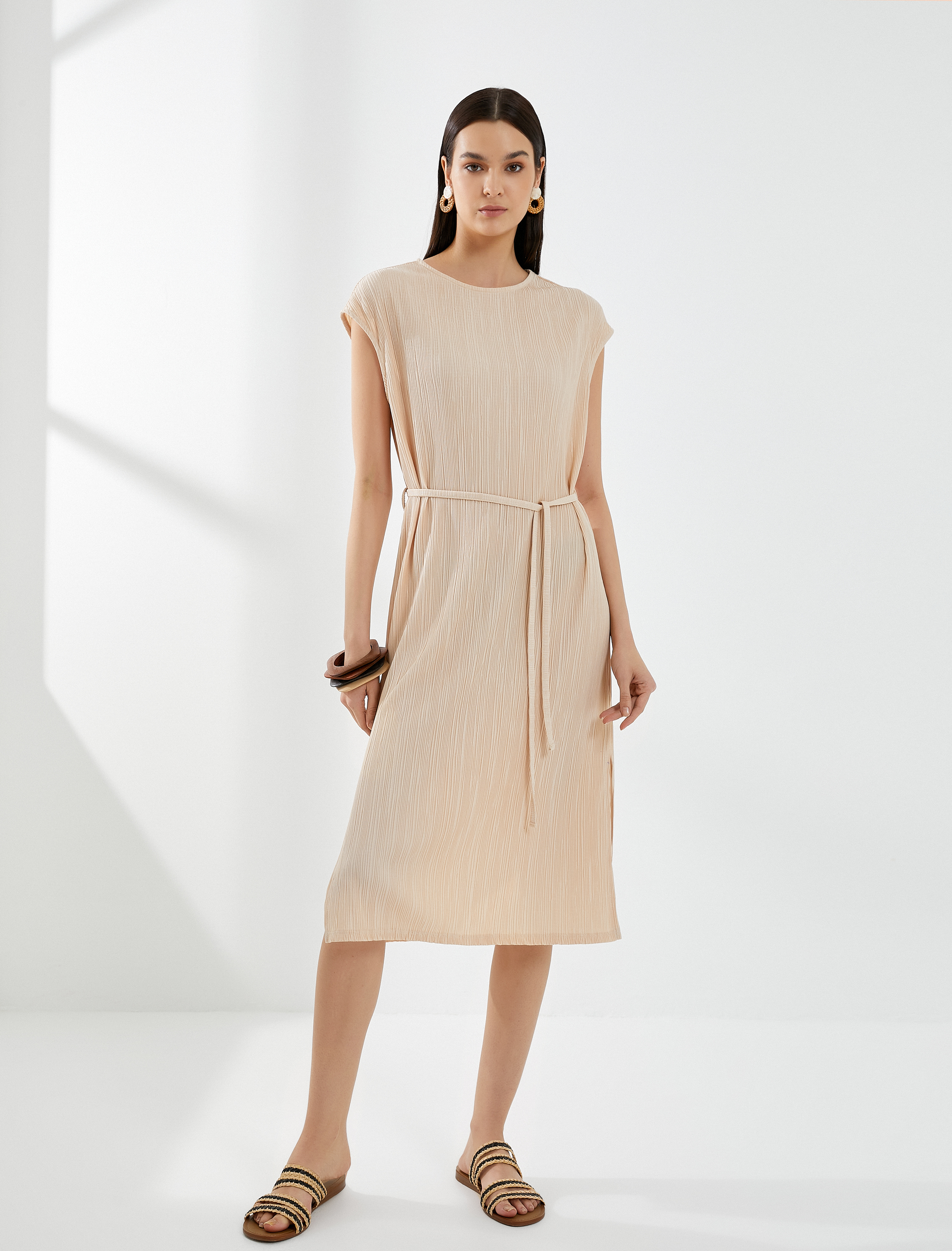   Midi Elbise Kolsuz Yırtmaç Detaylı Beli Kuşaklı Bisiklet Yaka