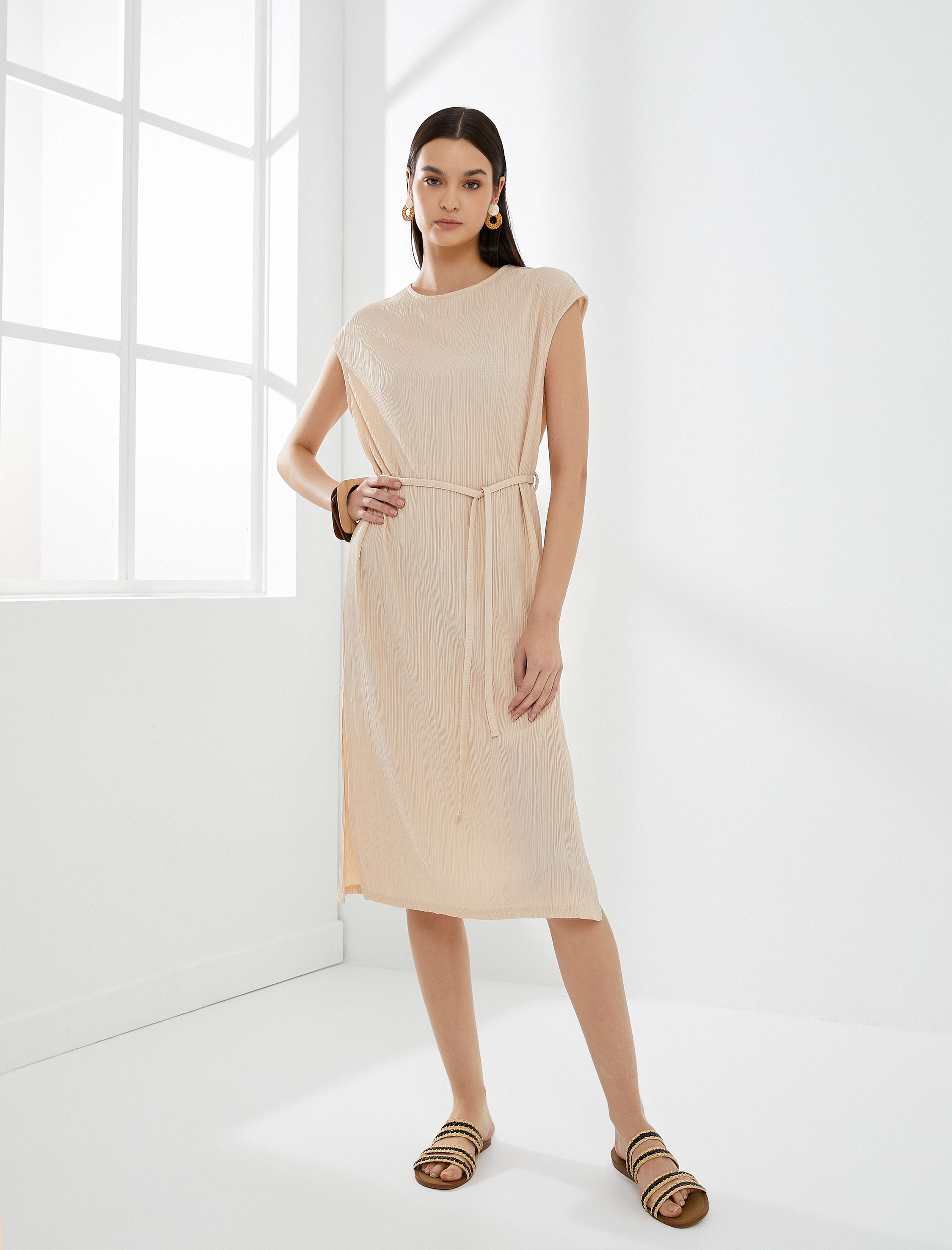   Midi Elbise Kolsuz Yırtmaç Detaylı Beli Kuşaklı Bisiklet Yaka