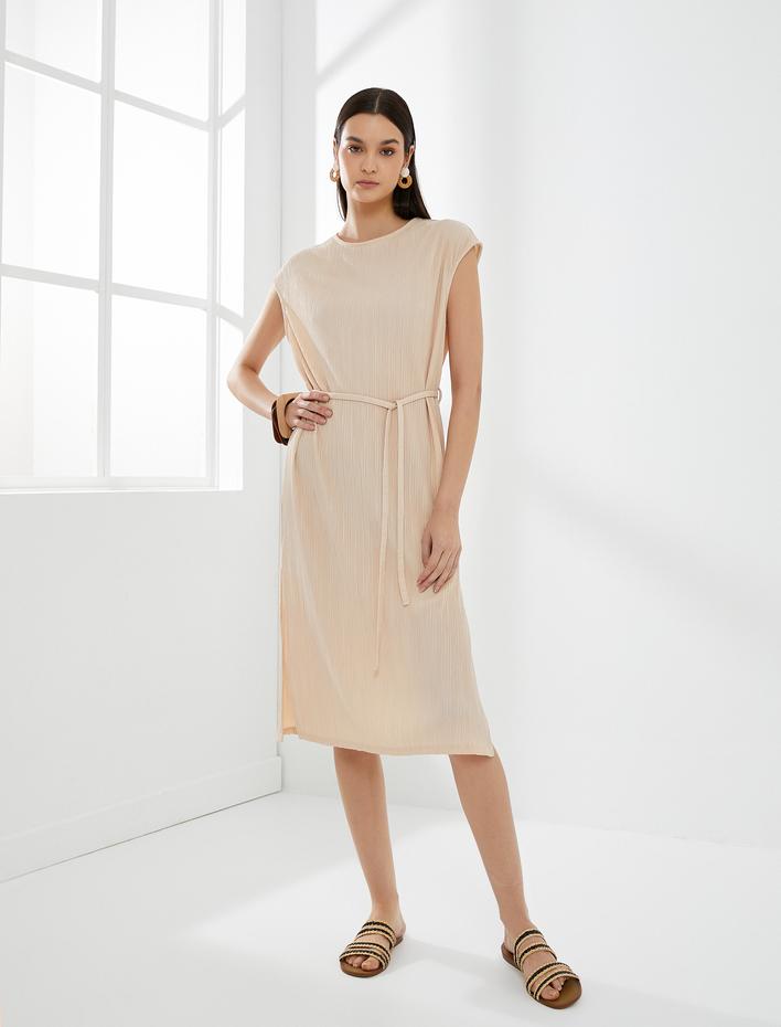  Midi Elbise Kolsuz Yırtmaç Detaylı Beli Kuşaklı Bisiklet Yaka