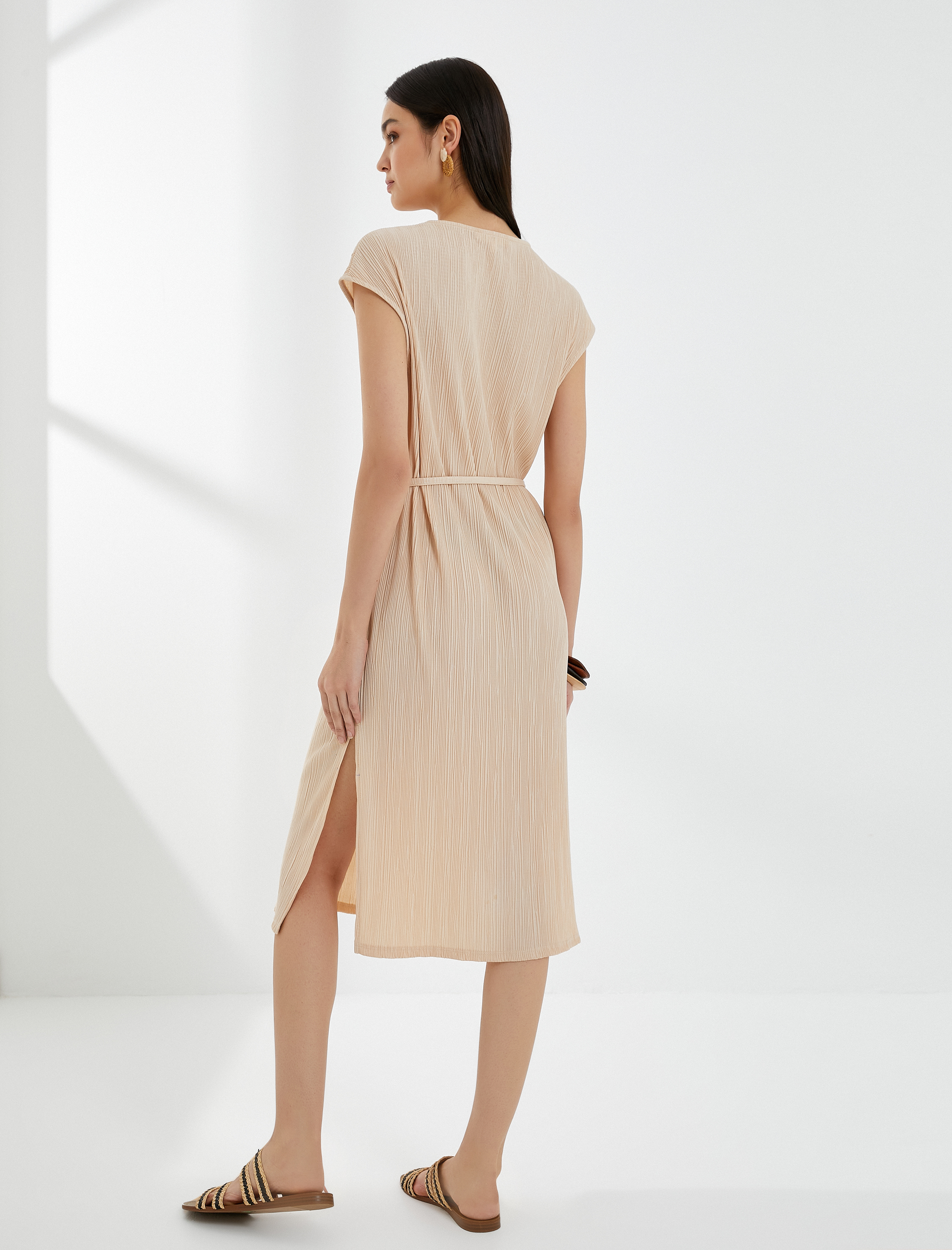   Midi Elbise Kolsuz Yırtmaç Detaylı Beli Kuşaklı Bisiklet Yaka