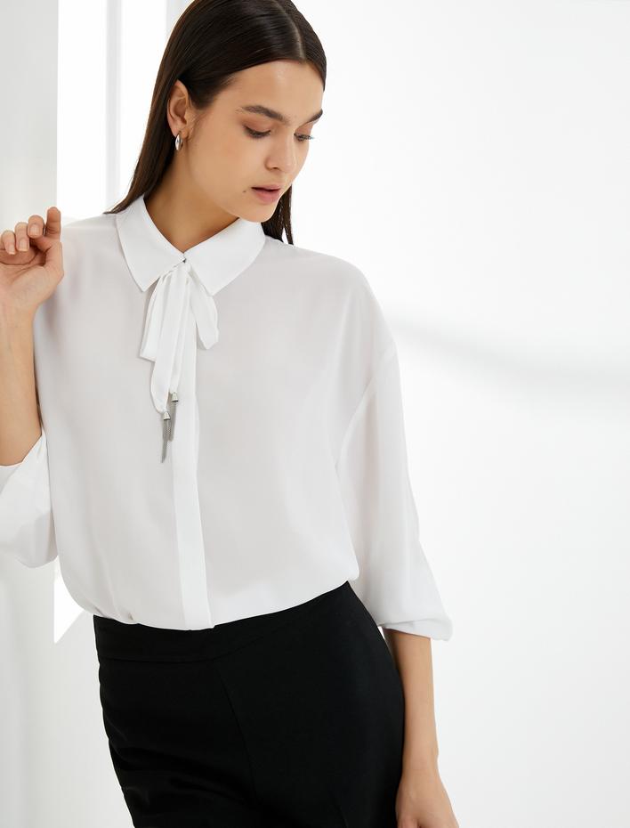  Fular Yaka Gömlek Metal Aksesuar Detaylı Uzun Kollu