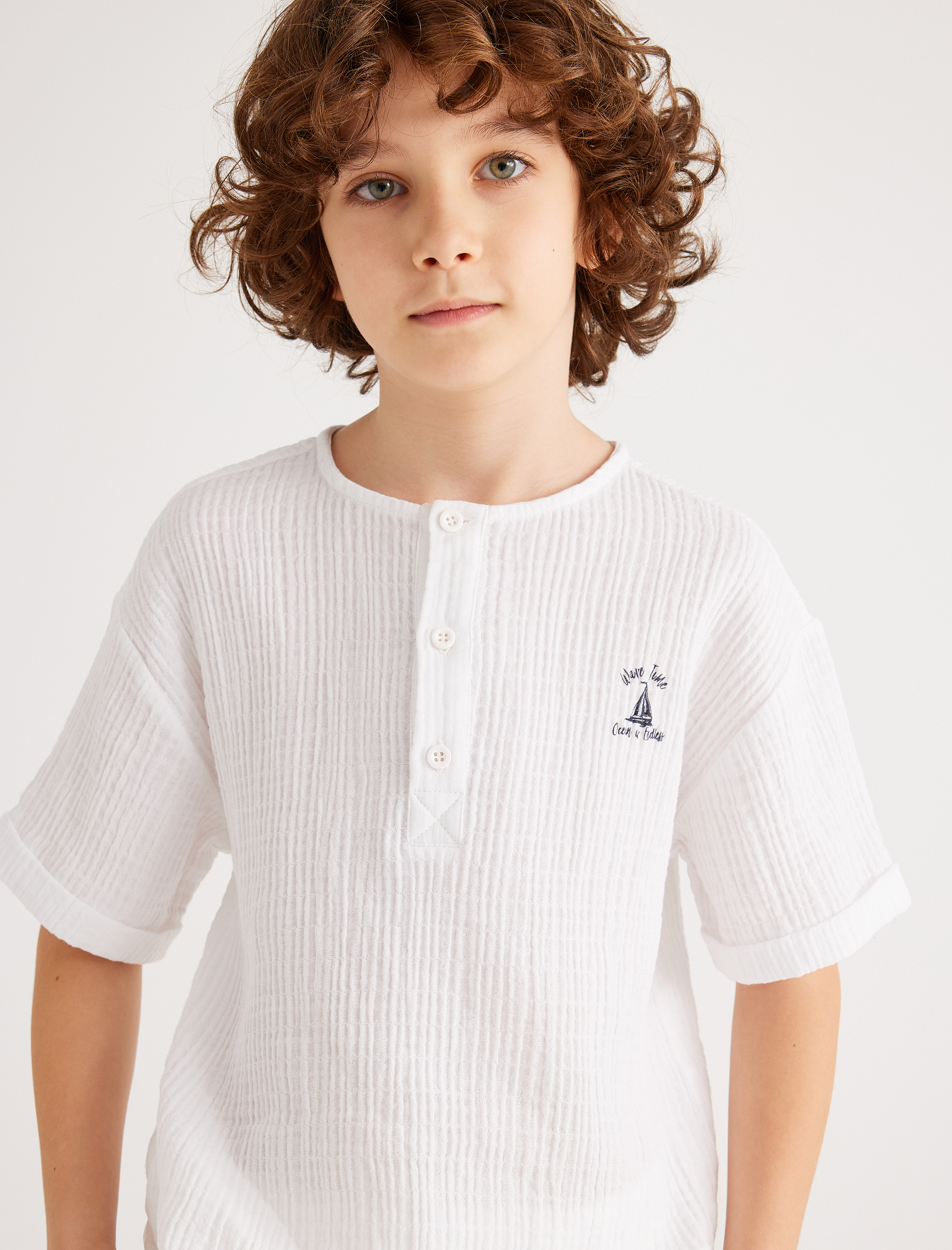 Erkek Çocuk Müslin Gömlek Bisiklet Yaka Düğme Detaylı Dokulu Pamuklu