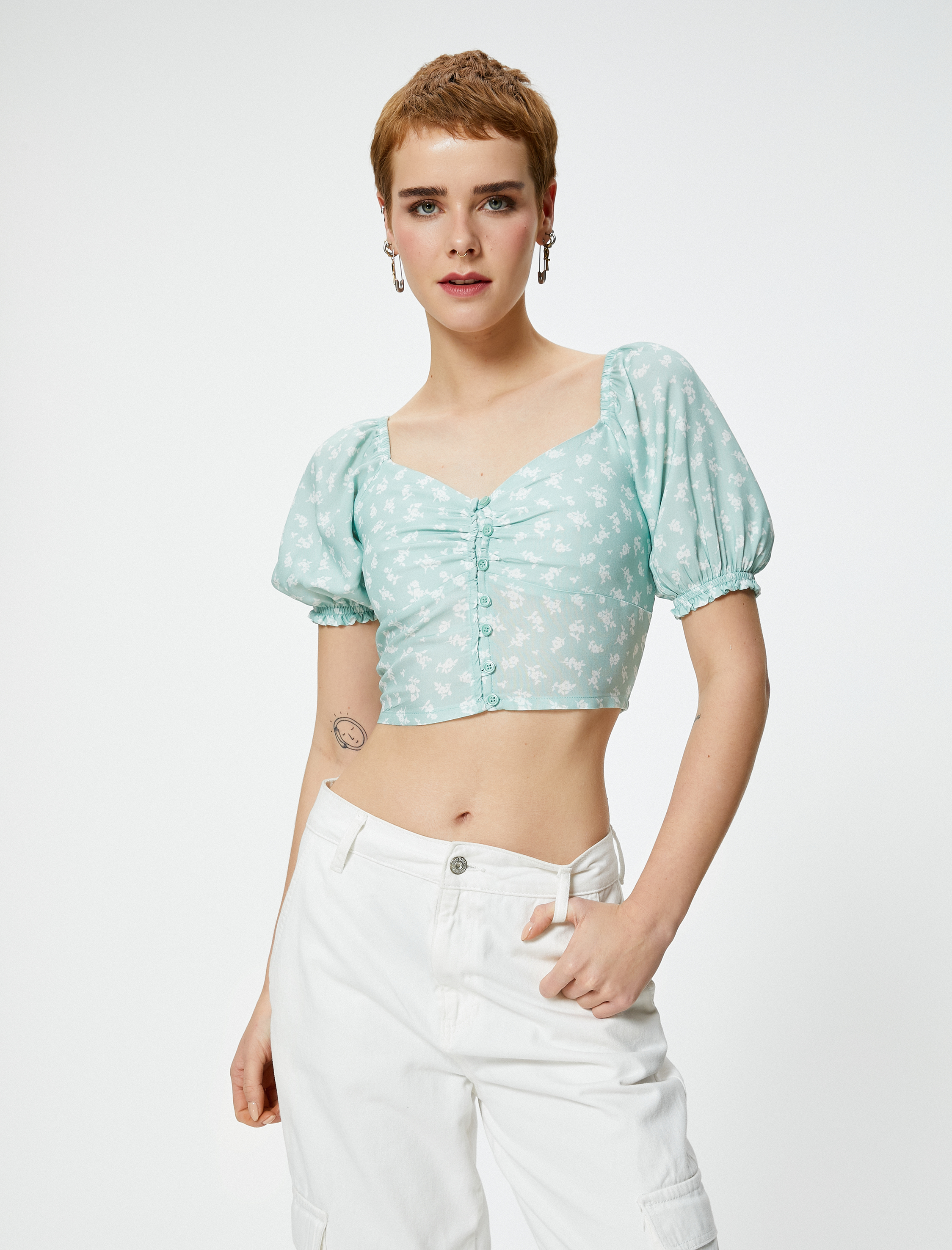   Balon Kol Crop Bluz Çiçekli Düğmeli V Yaka Viskoz Kumaş