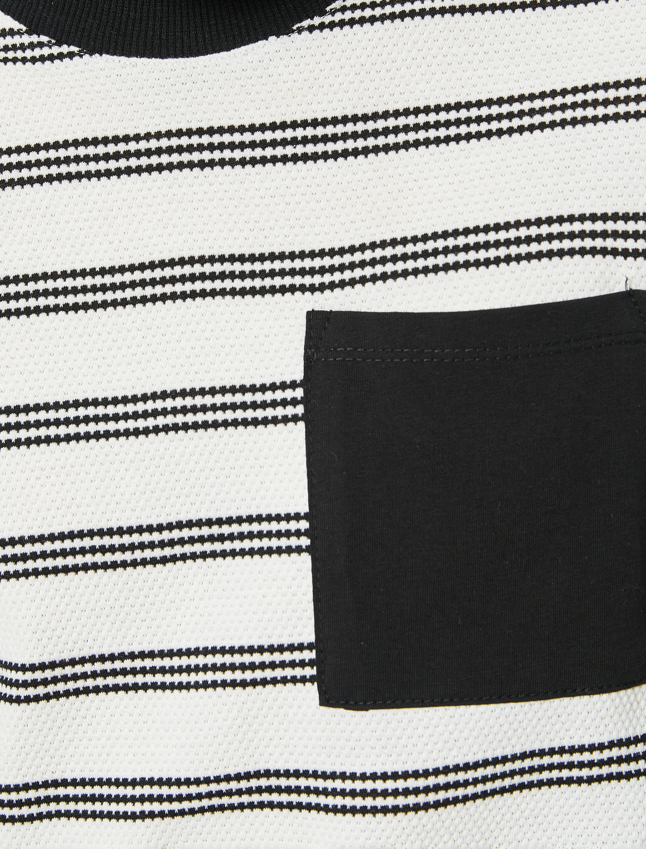   Cep Detaylı Tişört Bisiklet Yaka Kısa Kollu