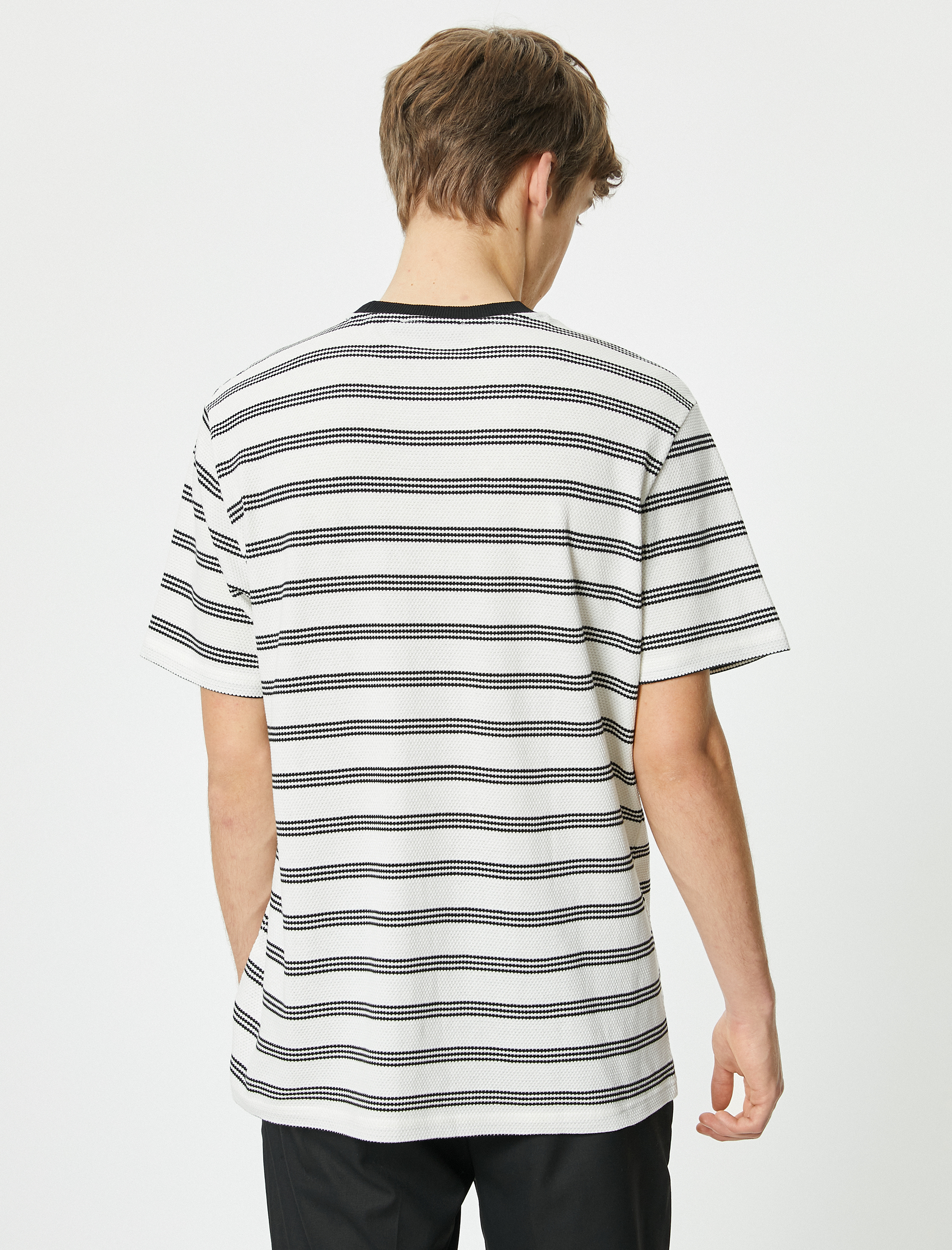   Cep Detaylı Tişört Bisiklet Yaka Kısa Kollu