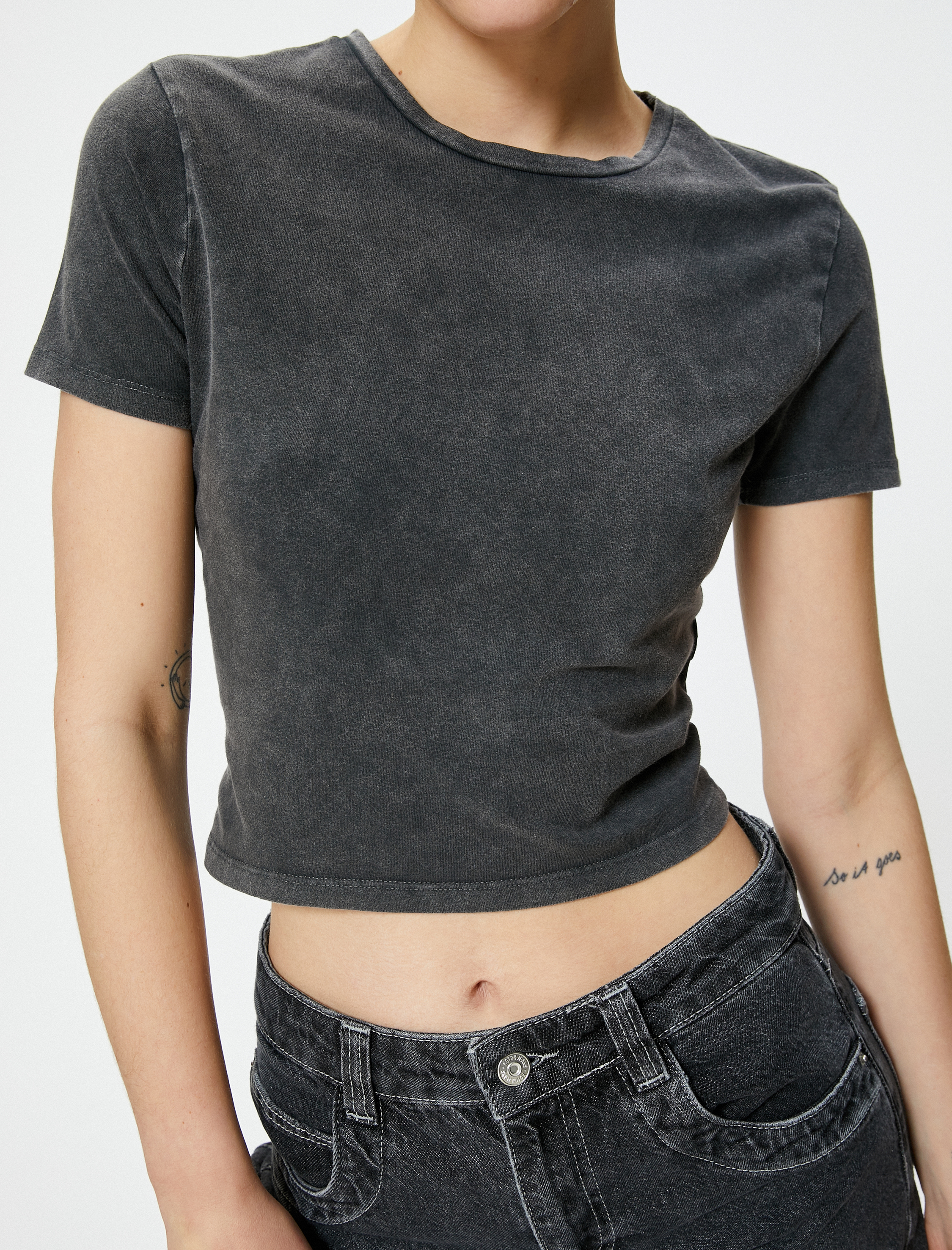   Crop Tişört Soluk Efektli Kısa Kollu Bisiklet Yaka Slim Fit Pamuklu