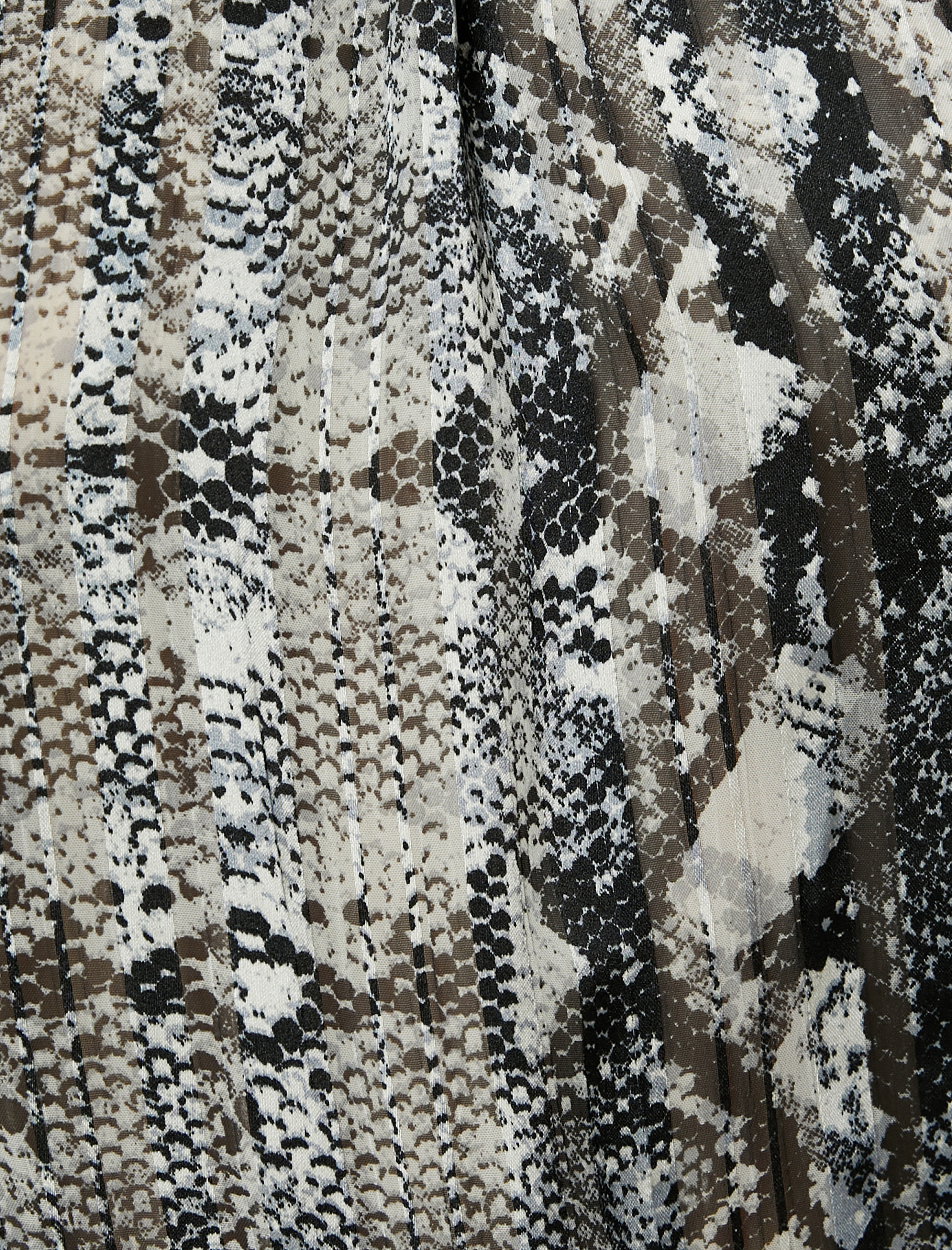   Şifon Bluz Yılan Derisi Görünümlü Balon Kollu Dik Yaka