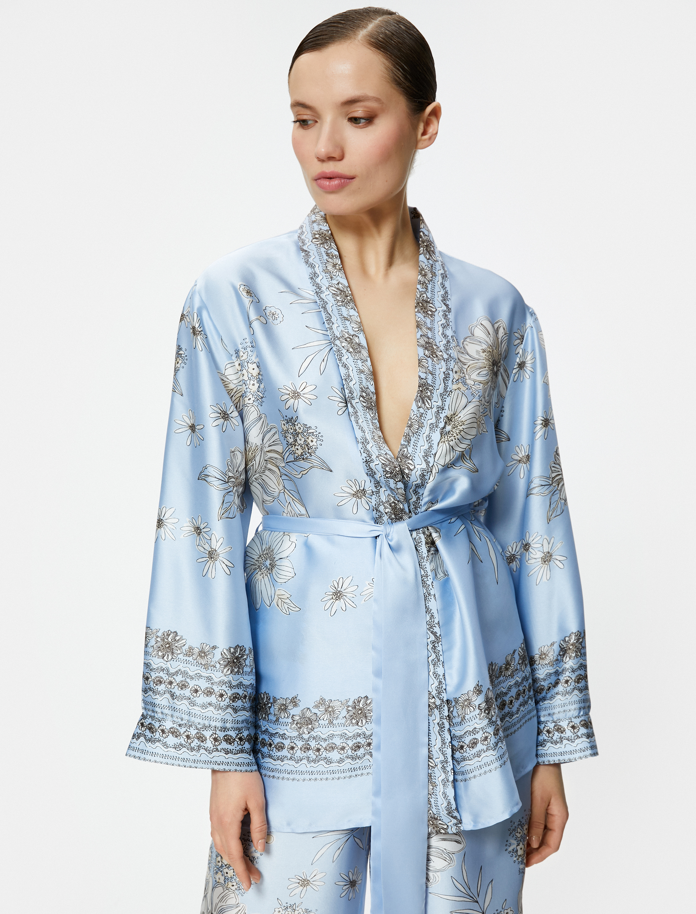   Oversize Kimono Saten Çiçekli Beli Kuşaklı