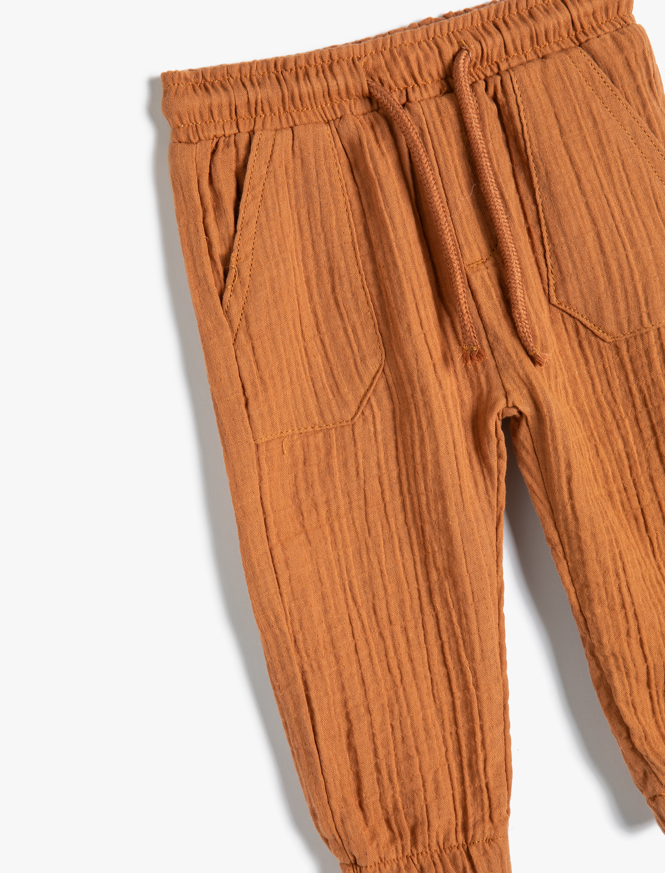  Erkek Bebek Jogger Pantolon Müslin Kumaş Cep Detaylı Beli Lastikli Dokulu