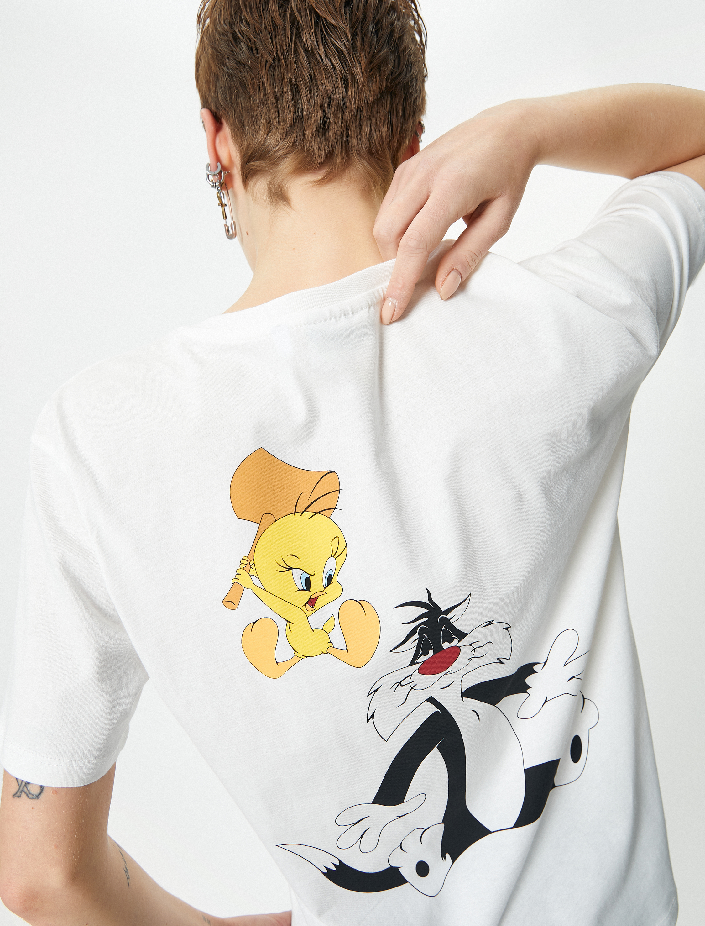   Tweety ve Sylvester Tişört Lisanslı Arkası Baskılı Bisiklet Yaka Pamuklu