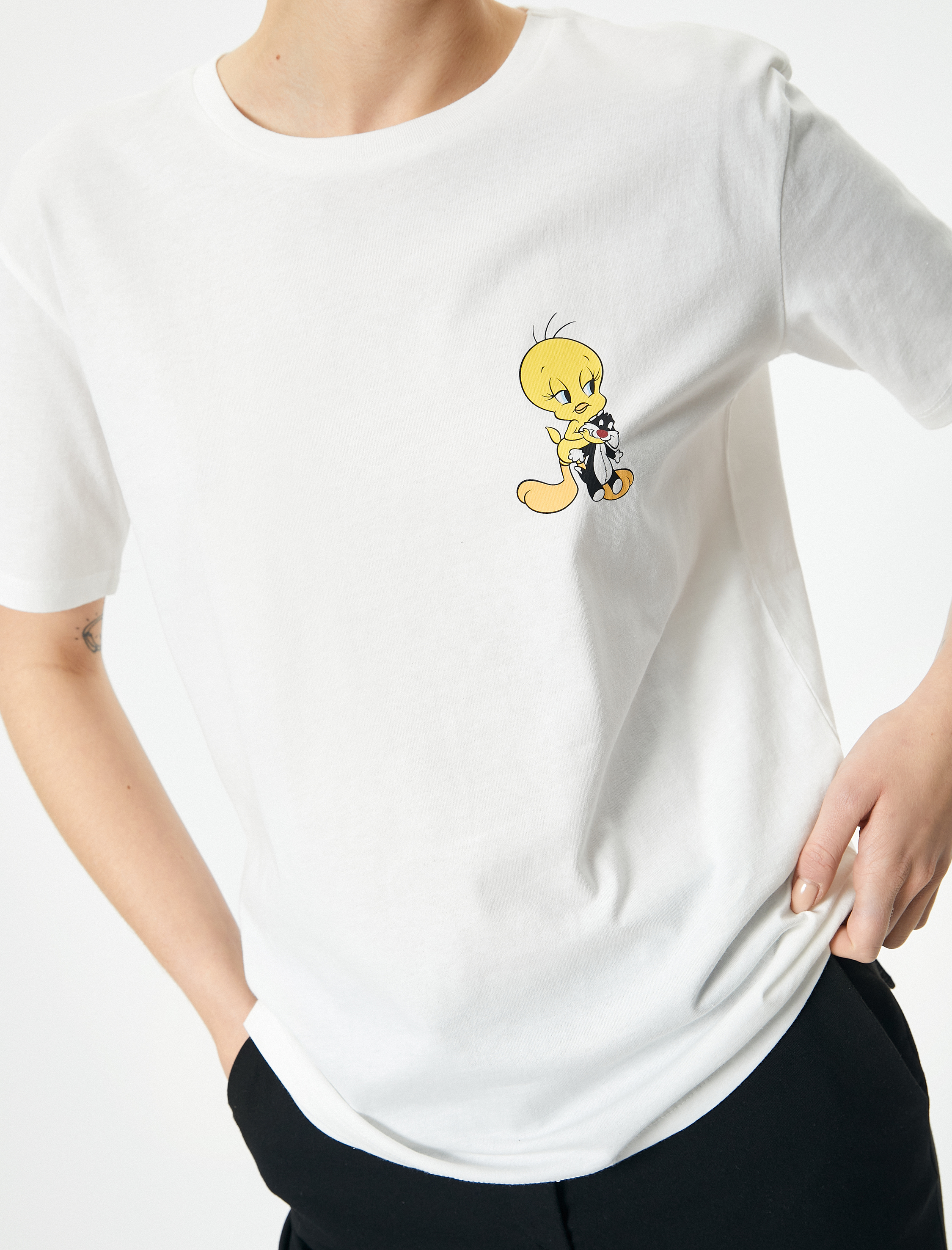   Tweety ve Sylvester Tişört Lisanslı Arkası Baskılı Bisiklet Yaka Pamuklu