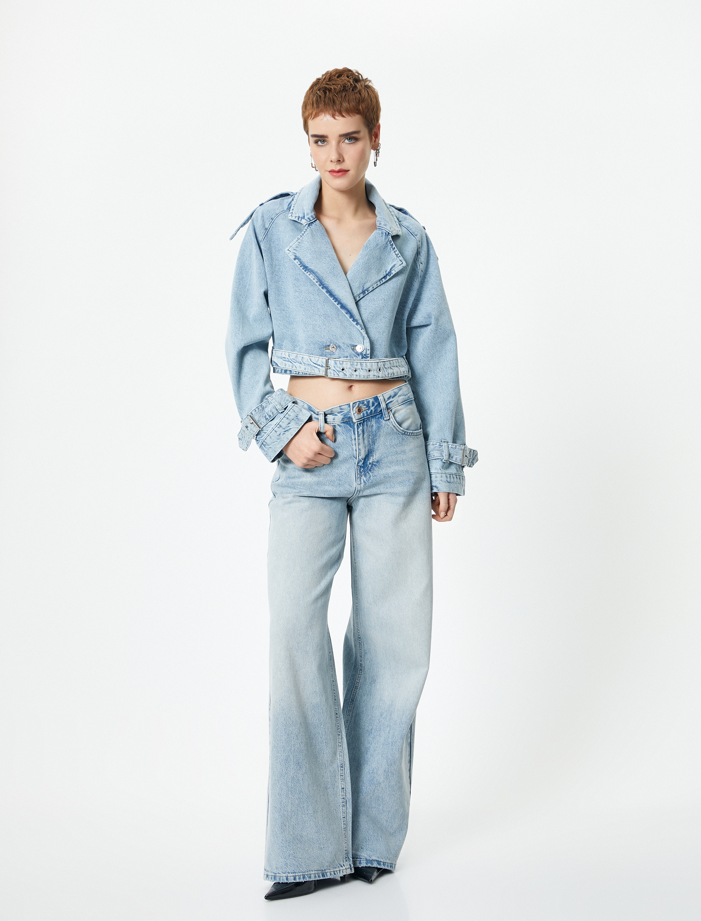   Kısa Kot Trençkot Kruvaze Kemer ve Apolet Detaylı