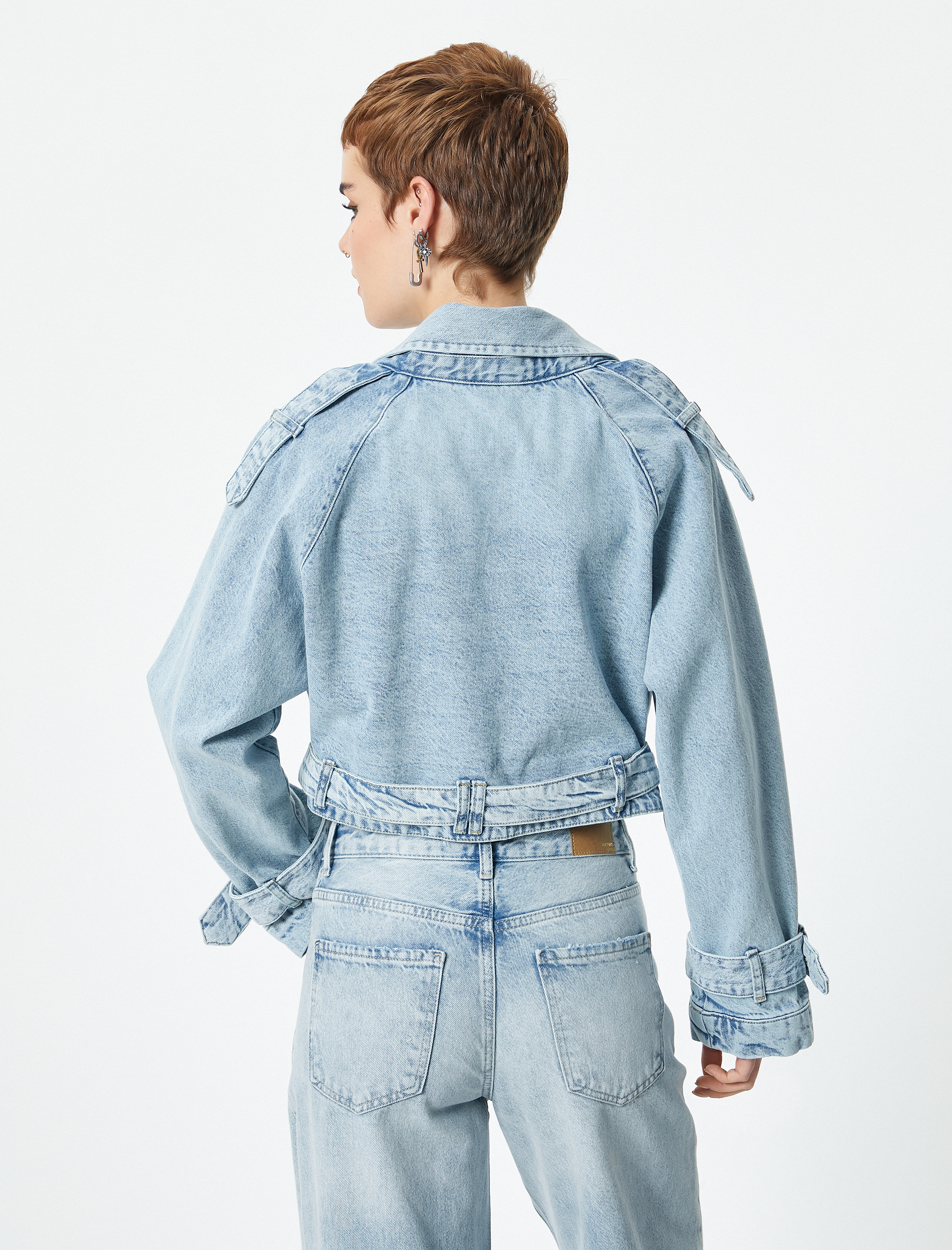   Kısa Kot Trençkot Kruvaze Kemer ve Apolet Detaylı