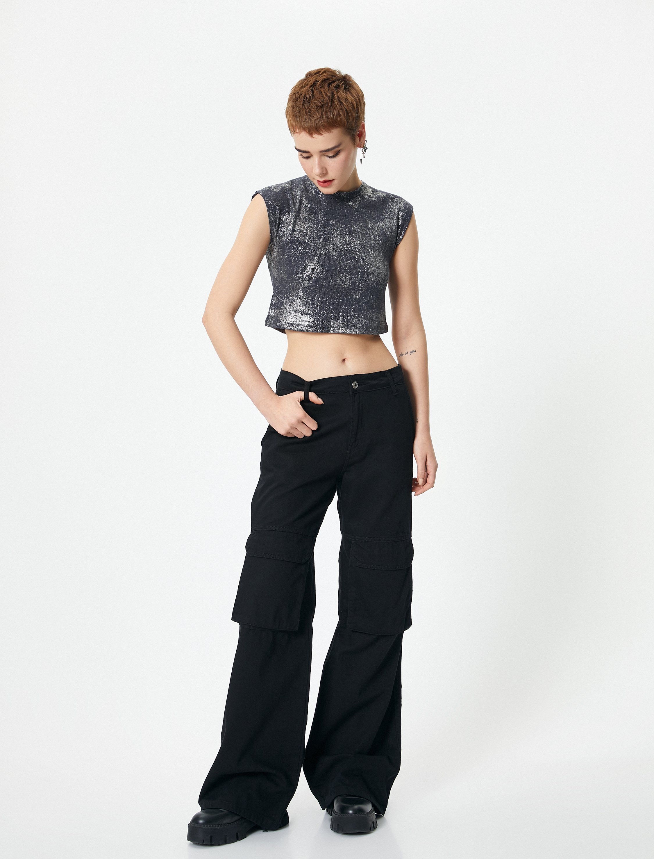   Kolsuz Crop Tişört Degrade Metalik Varak Baskılı Slim Fit Pamuklu