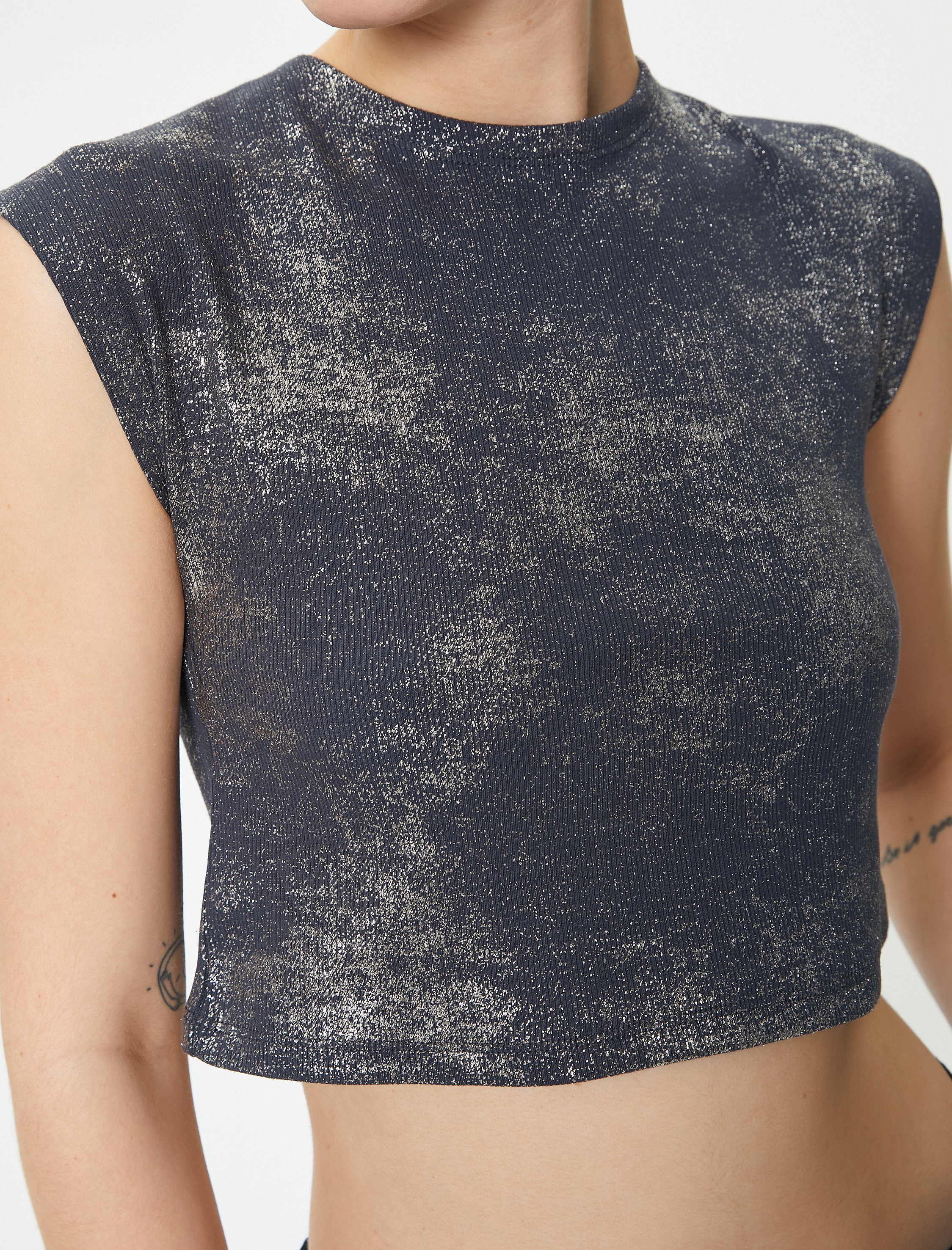   Kolsuz Crop Tişört Degrade Metalik Varak Baskılı Slim Fit Pamuklu