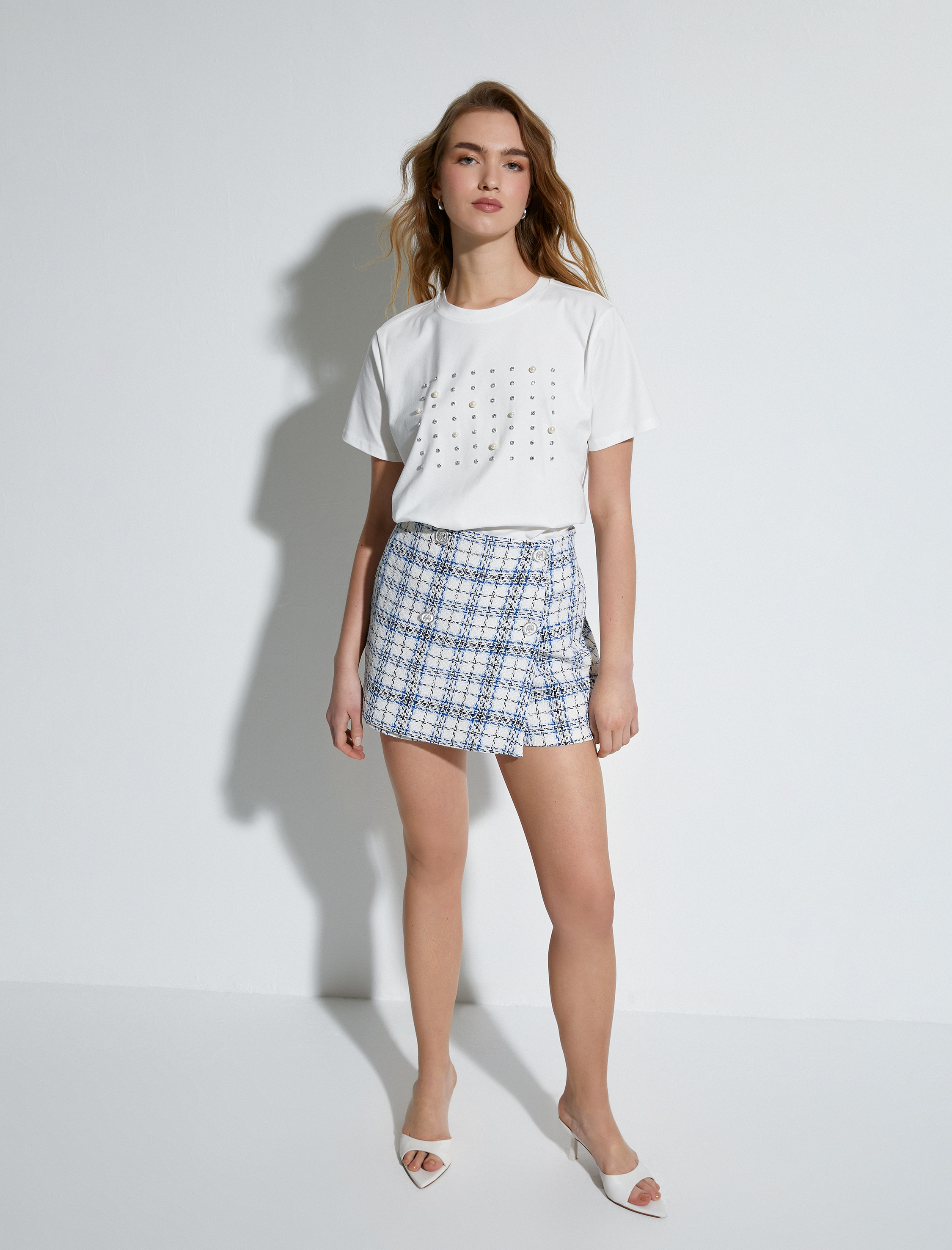   Parlak Taşlı Tişört Bisiklet Yaka Kısa Kollu İnci İşlemeli Pamuklu