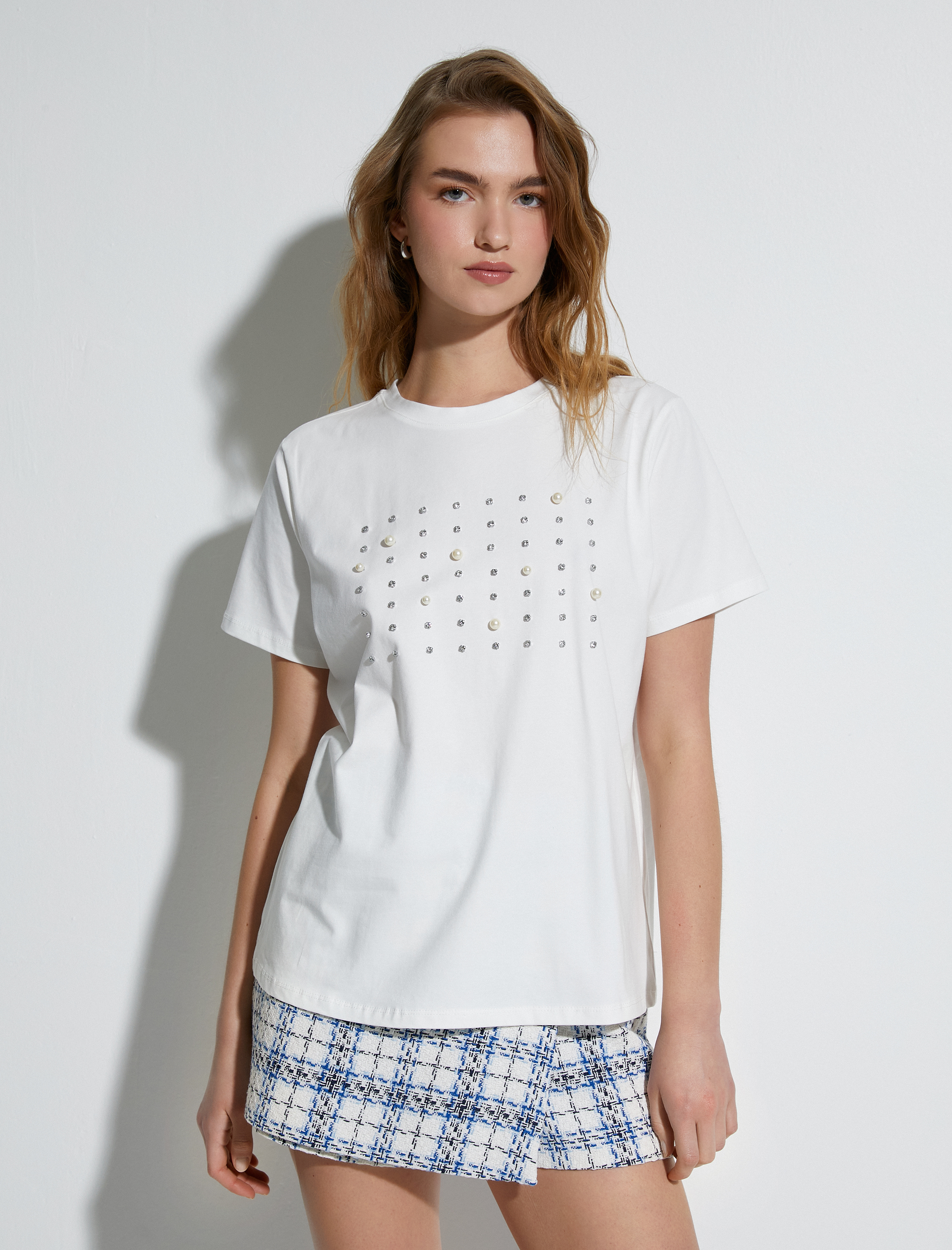   Parlak Taşlı Tişört Bisiklet Yaka Kısa Kollu İnci İşlemeli Pamuklu