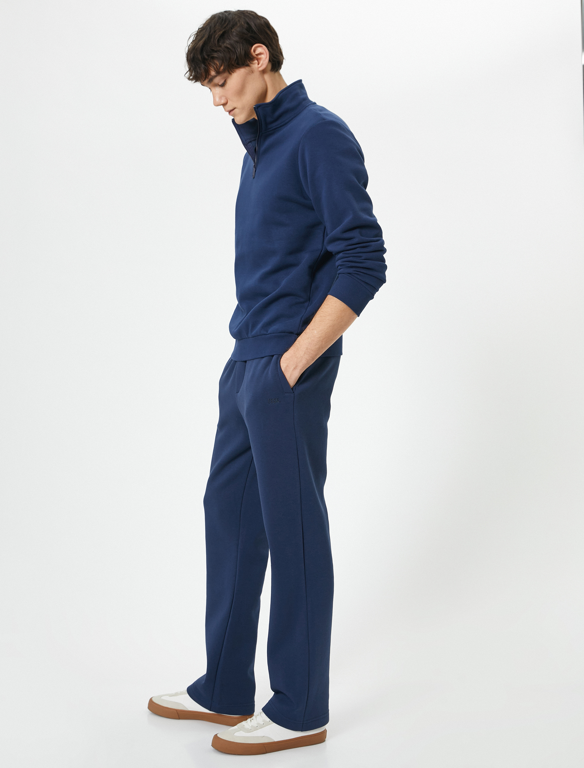 Eşofman Altı Boru Paça Beli Lastikli Cep Detaylı İşlemeli Şardonlu