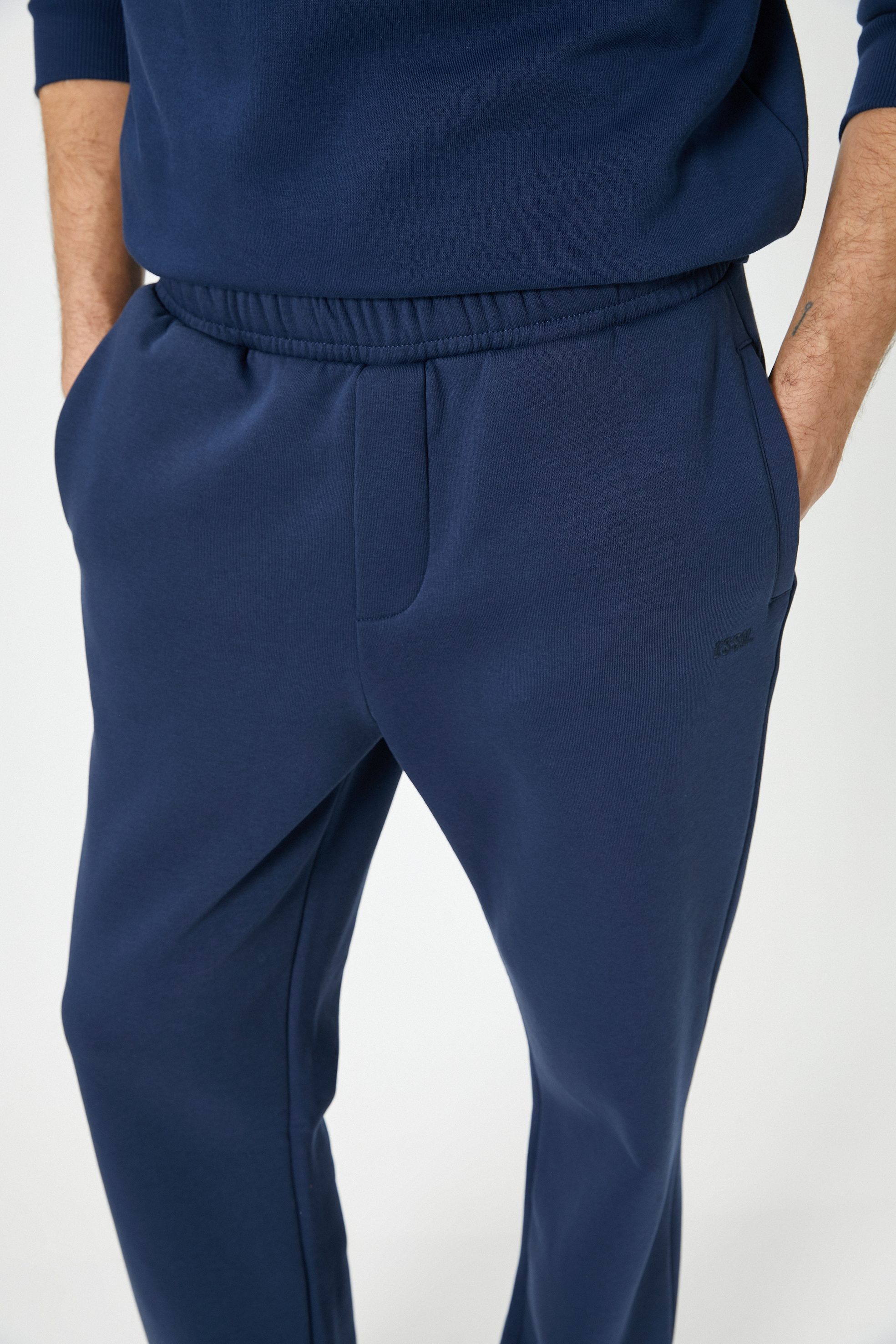 Eşofman Altı Boru Paça Beli Lastikli Cep Detaylı İşlemeli Şardonlu