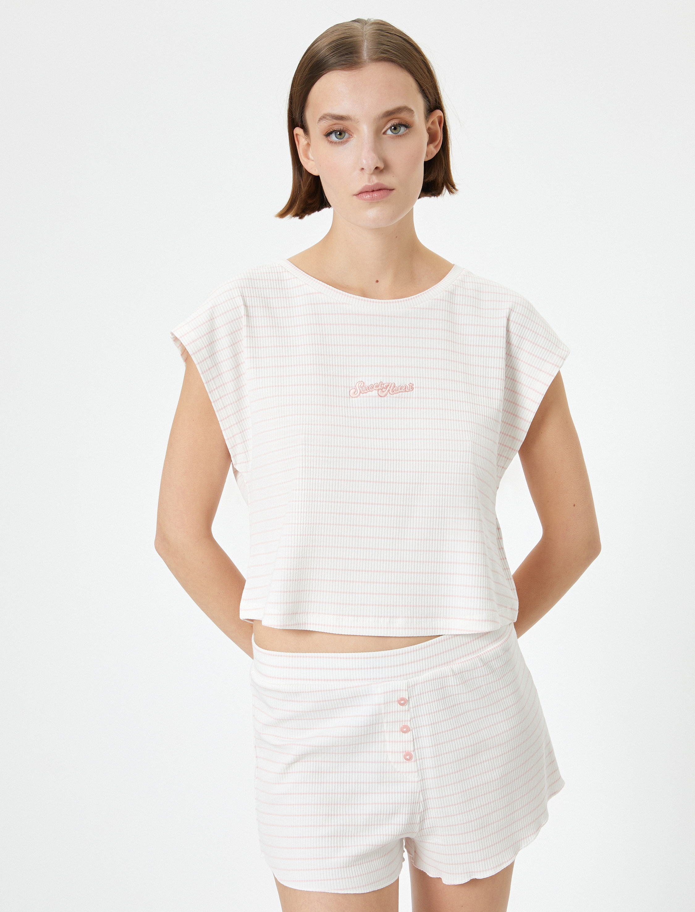 Crop Pijama Üstü Kısa Kollu Bisiklet Yaka Nakışlı Fitilli Viskon Karışımlı