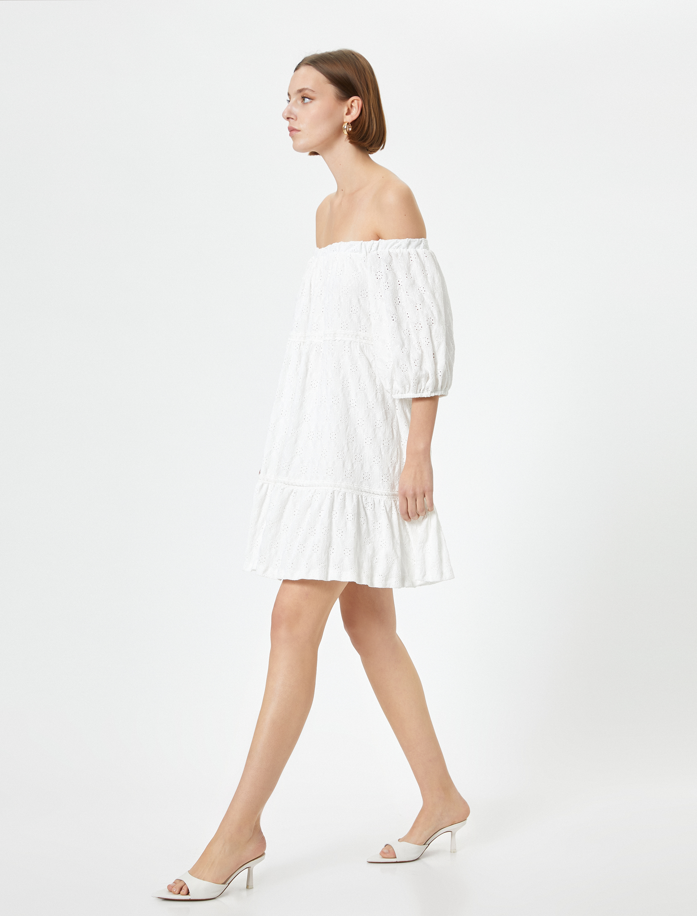   Omzu Açık Elbise Mini Balon Kollu Volanlı