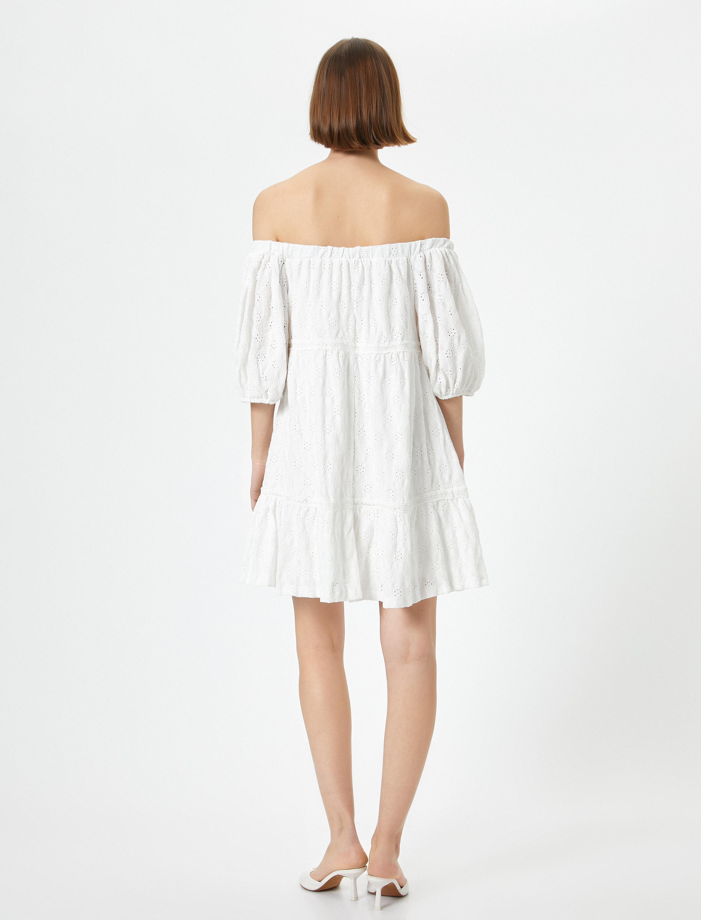   Omzu Açık Elbise Mini Balon Kollu Volanlı