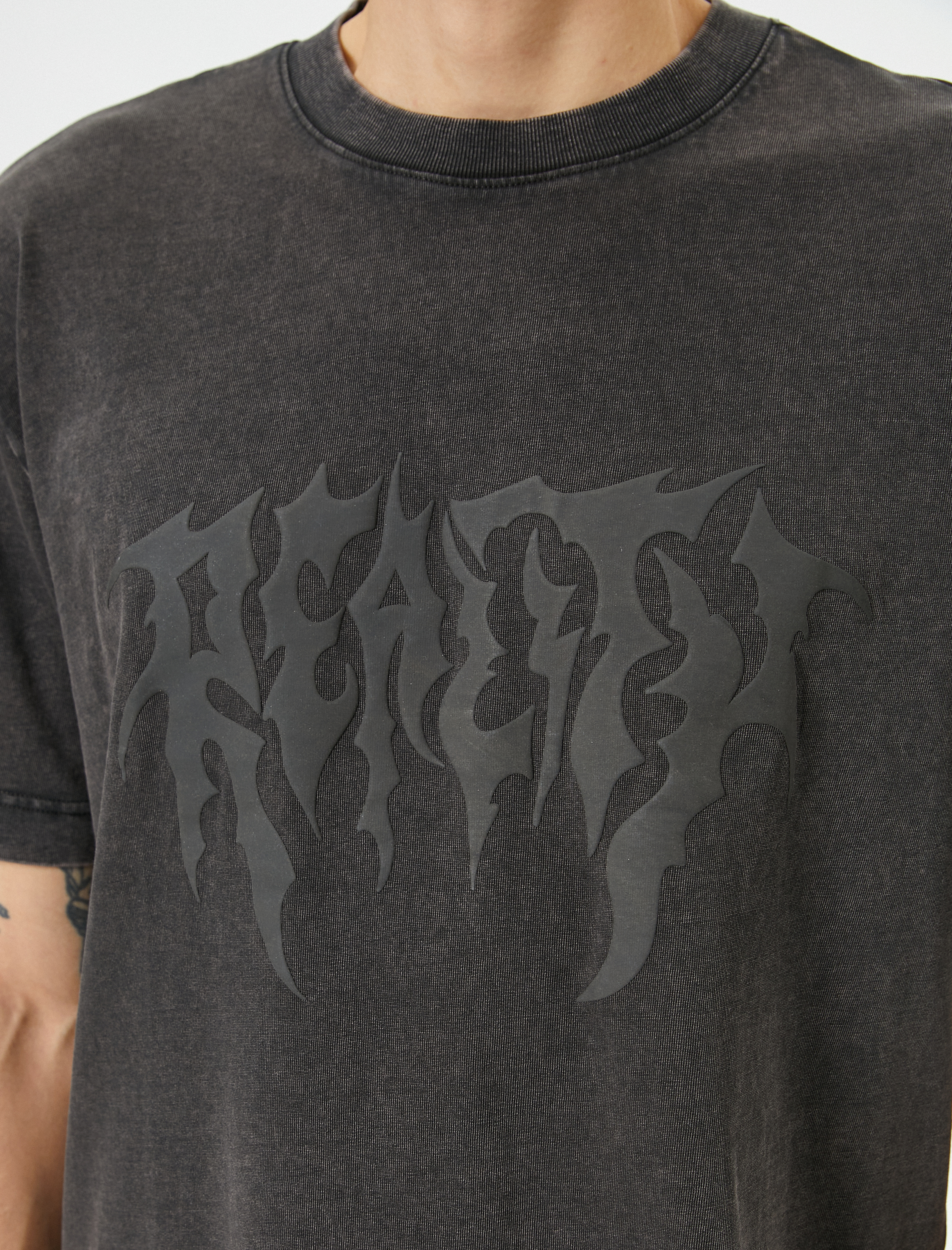   Yıkamalı Tişört Grafiti İşlemeli Bisiklet Yaka Kısa Kollu Pamuklu