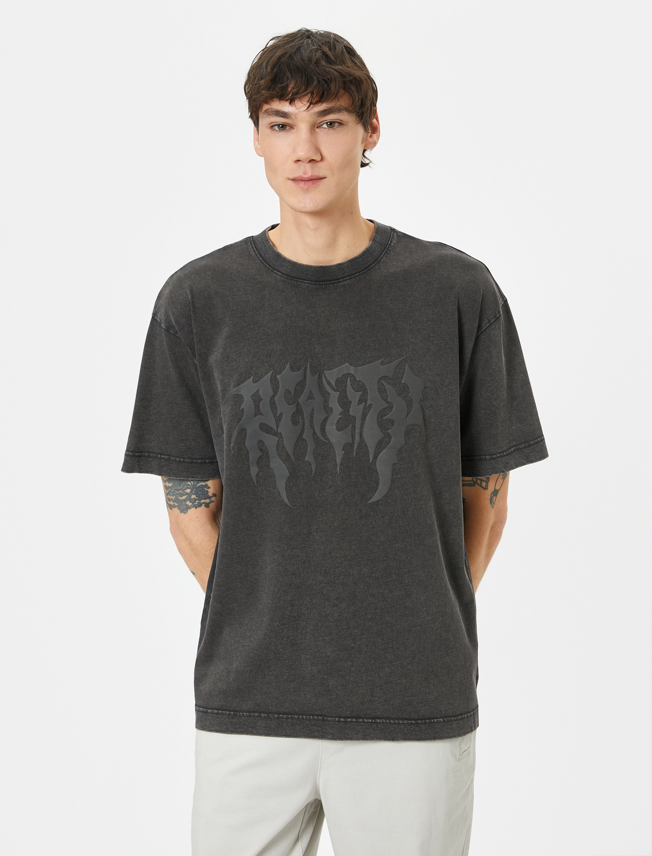   Yıkamalı Tişört Grafiti İşlemeli Bisiklet Yaka Kısa Kollu Pamuklu