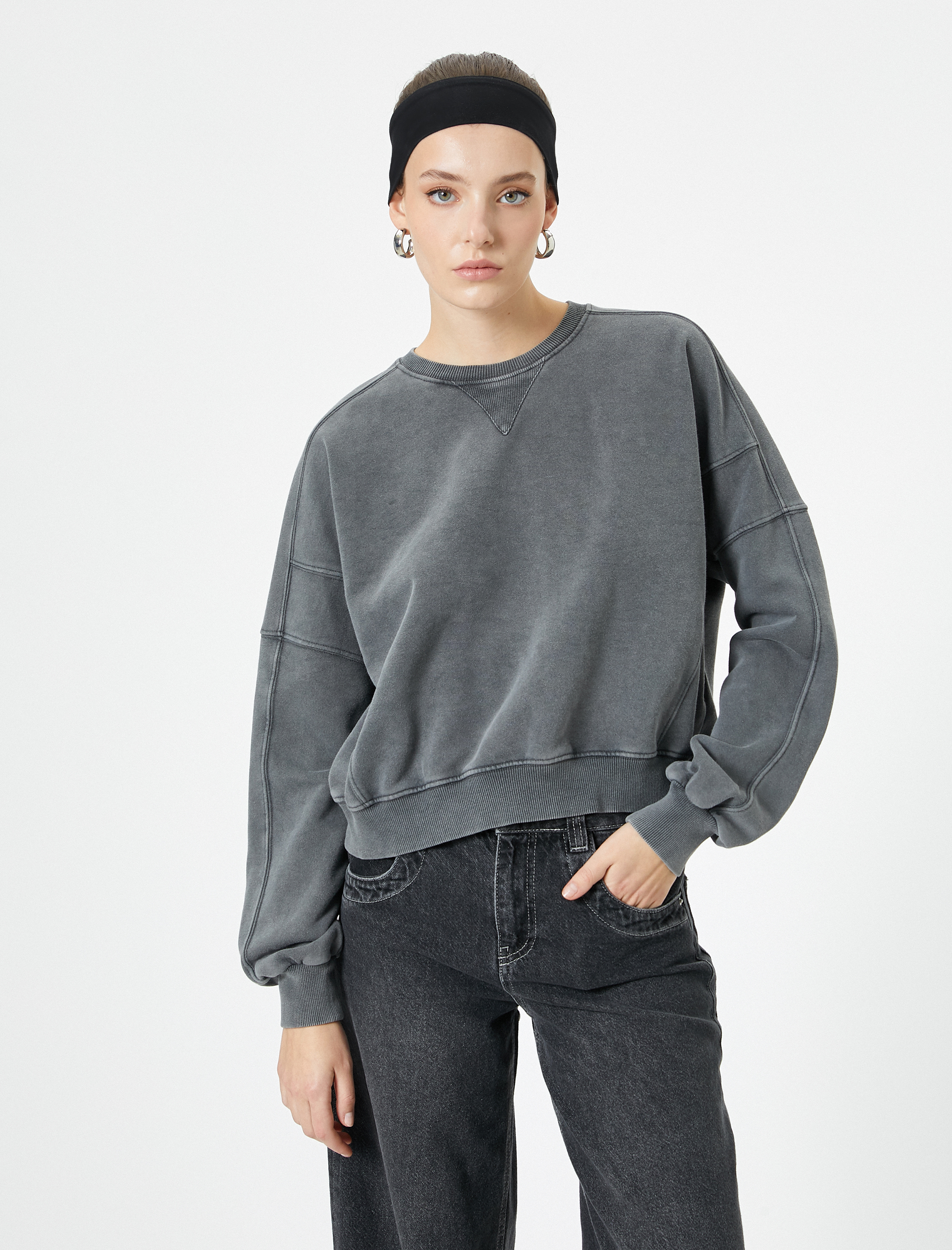   Bisiklet Yaka Sweatshirt Soluk Efektli Standart Kesim Üç İplik Şardonlu