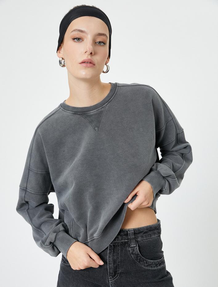  Bisiklet Yaka Sweatshirt Soluk Efektli Standart Kesim Üç İplik Şardonlu