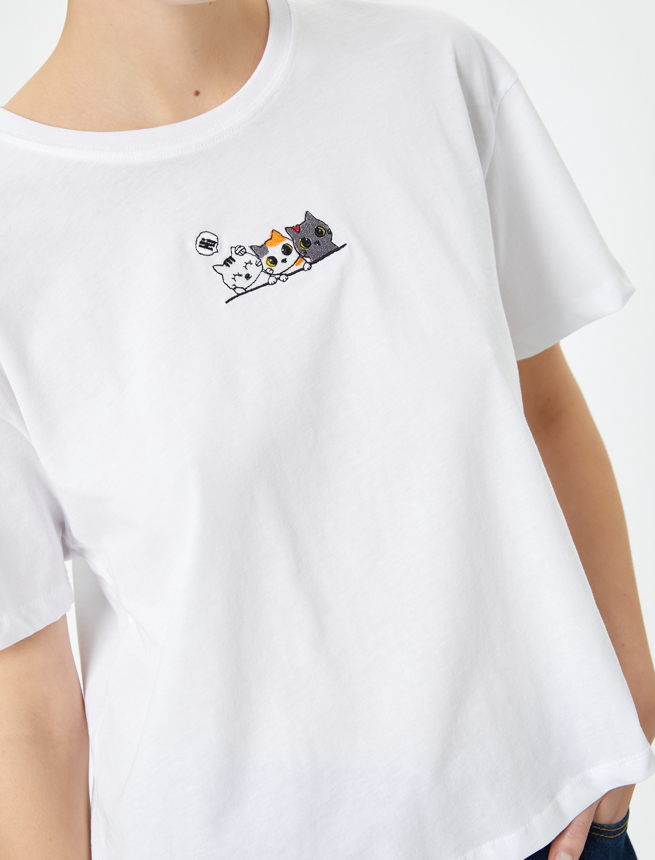   Kedi Nakışlı Tişört Kısa Kollu Bisiklet Yaka Pamuklu Standart Kesim