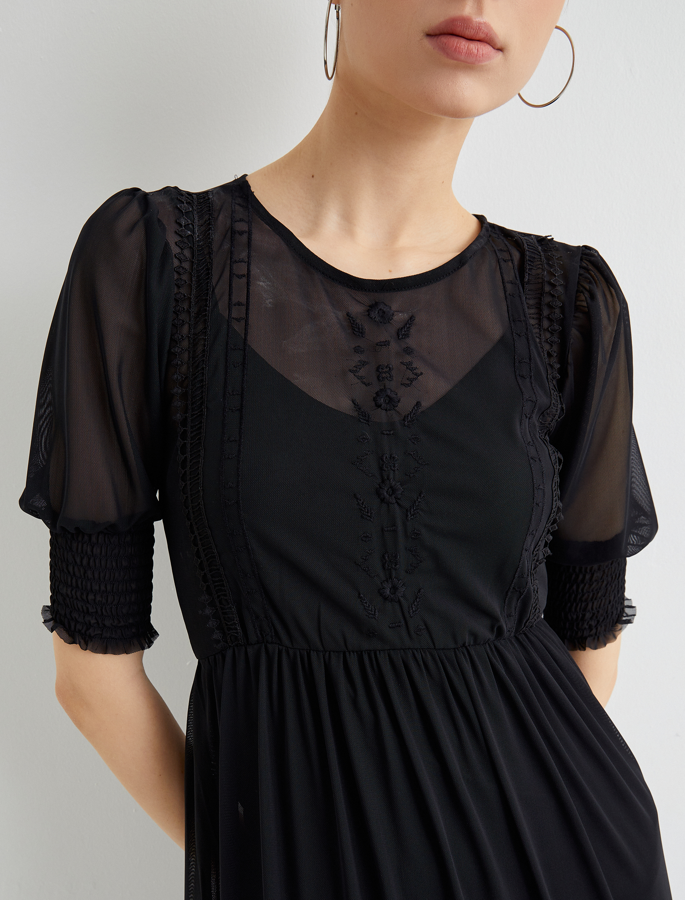   Maksi Tül Elbise Astarlı Kısa Balon Kollu İşlemeli Katlı Fırfırlı