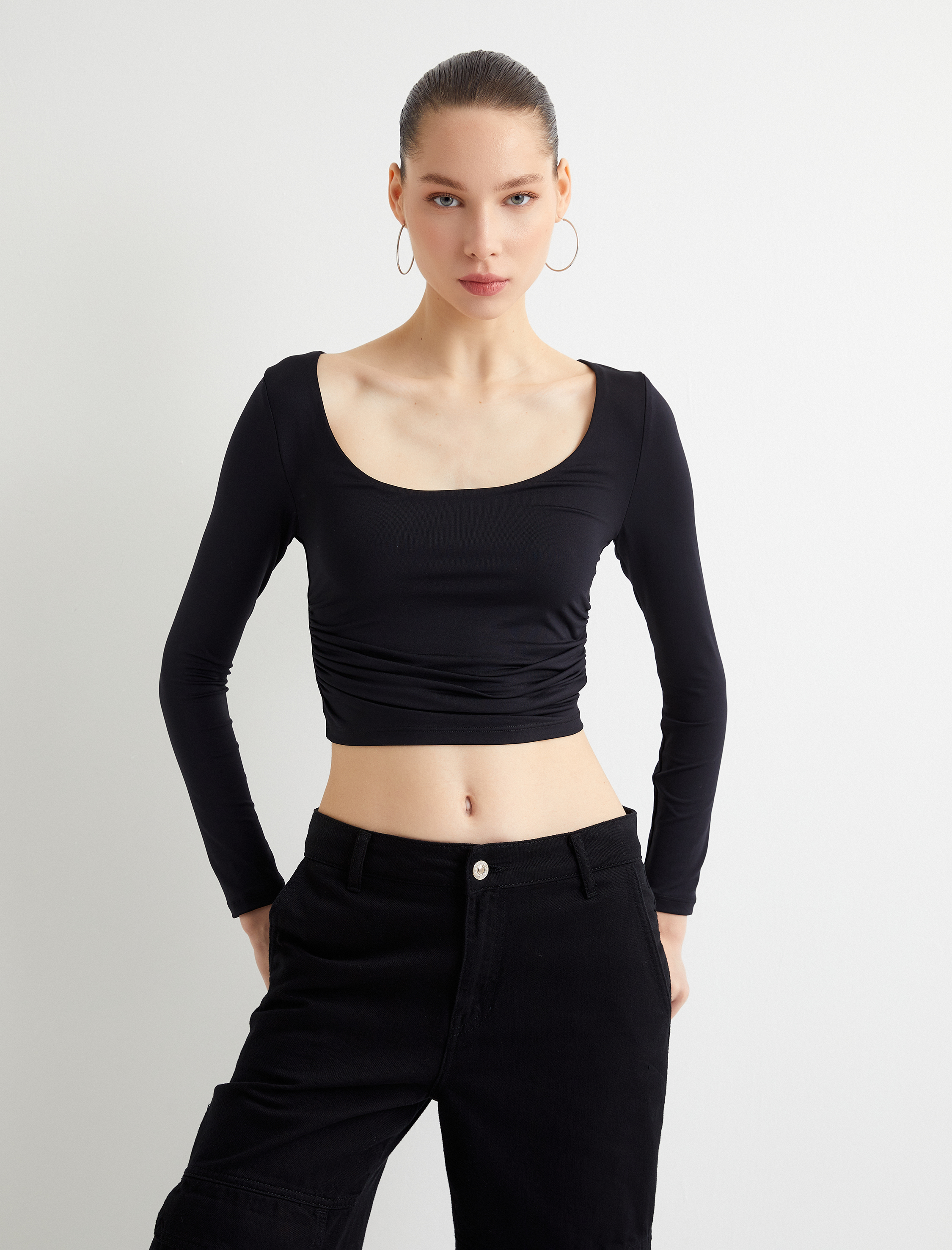 Uzun Kollu Crop Body U Yaka Drape Detaylı