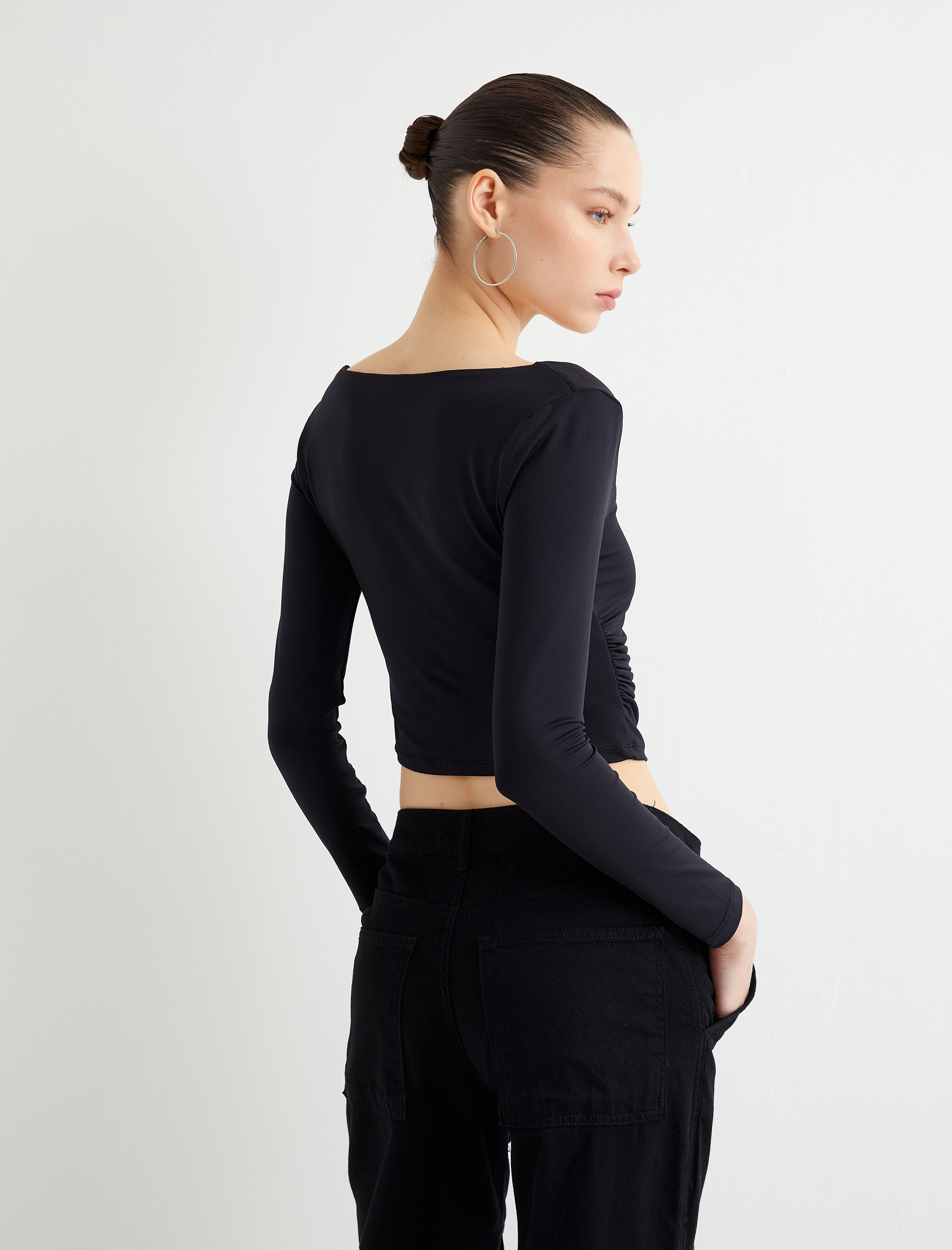 Uzun Kollu Crop Body U Yaka Drape Detaylı