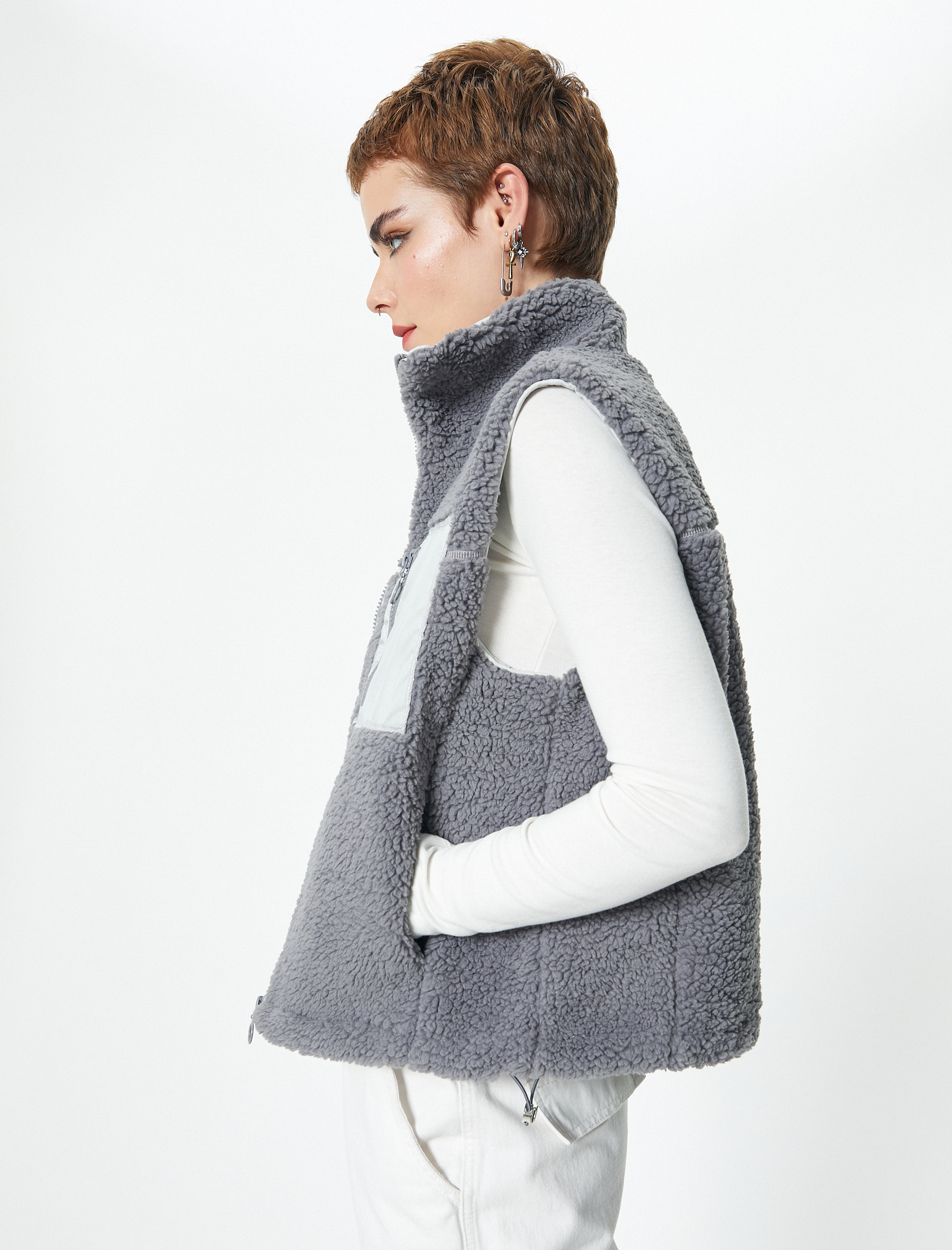   Peluş Yelek Astarlı Fermuarlı Cep Detaylı Dik Yaka Renk Kontrastlı