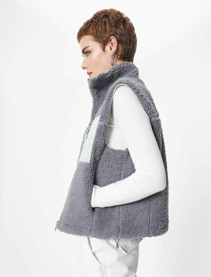  Peluş Yelek Astarlı Fermuarlı Cep Detaylı Dik Yaka Renk Kontrastlı