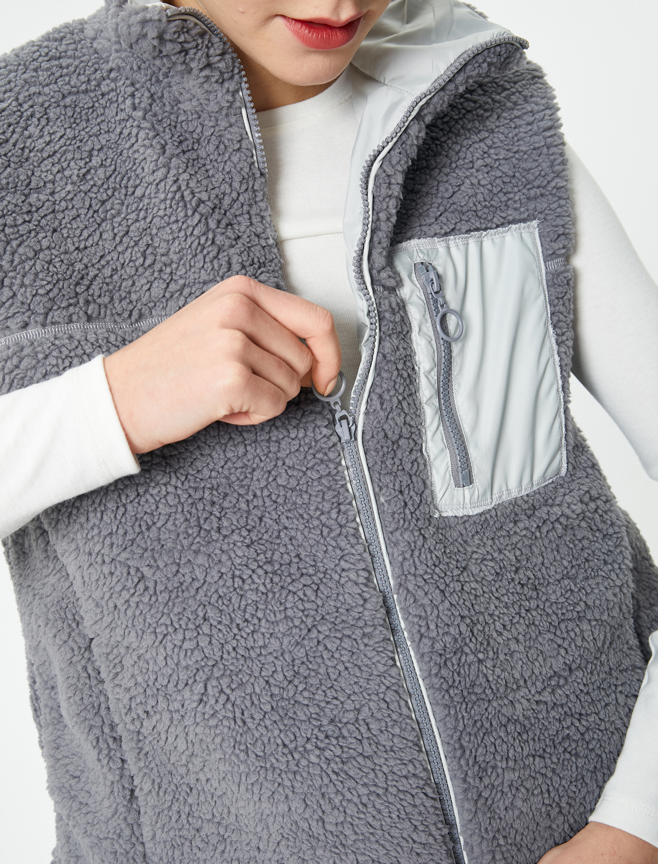   Peluş Yelek Astarlı Fermuarlı Cep Detaylı Dik Yaka Renk Kontrastlı