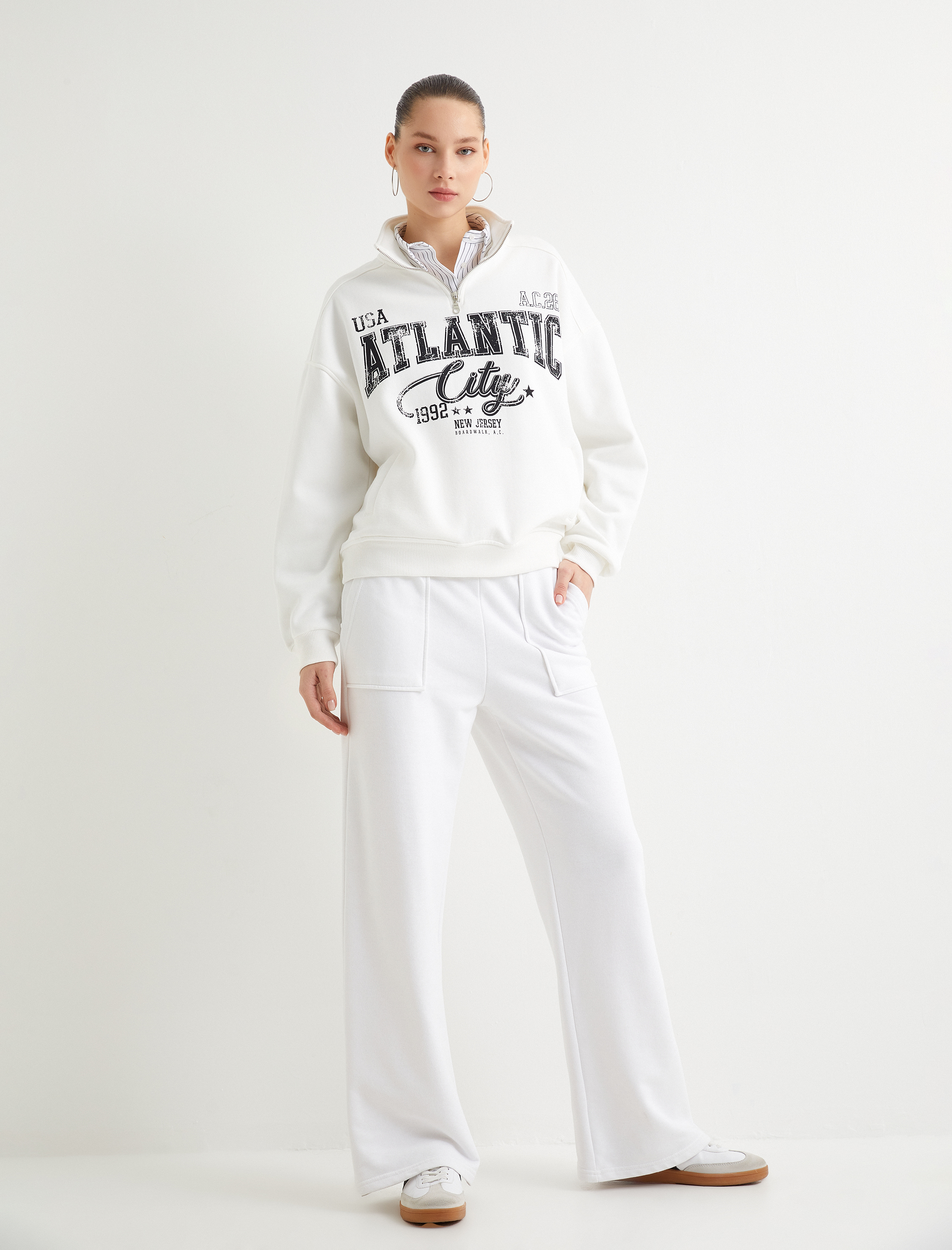 Koton Kadın Şardonlu Yarım Fermuarlı Sweatshirt Kolej Temalı Baskılı Rahat Kalıp -1