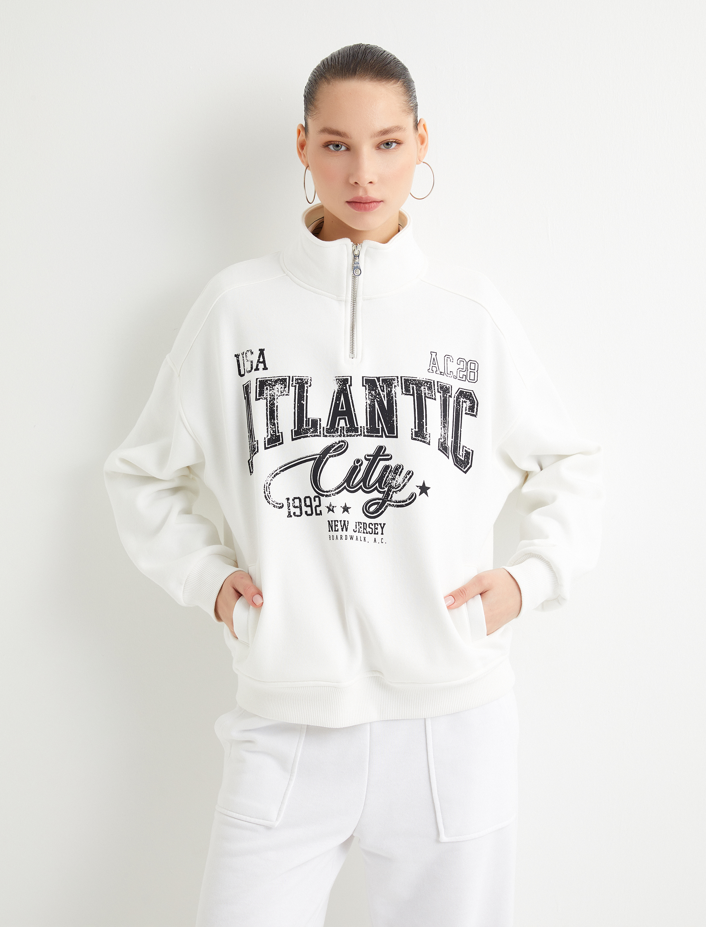   Şardonlu Yarım Fermuarlı Sweatshirt Kolej Temalı Baskılı Rahat Kalıp