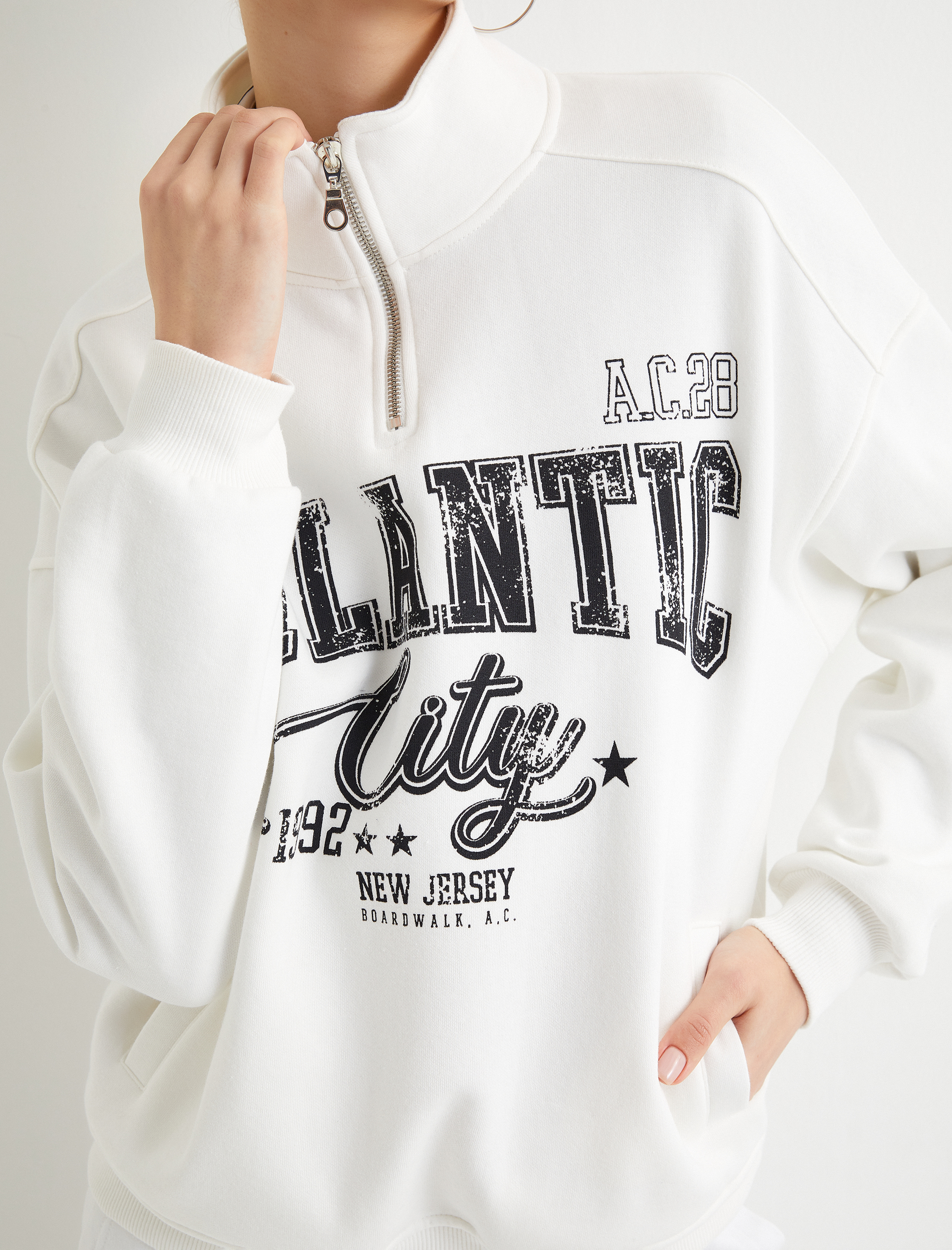   Şardonlu Yarım Fermuarlı Sweatshirt Kolej Temalı Baskılı Rahat Kalıp