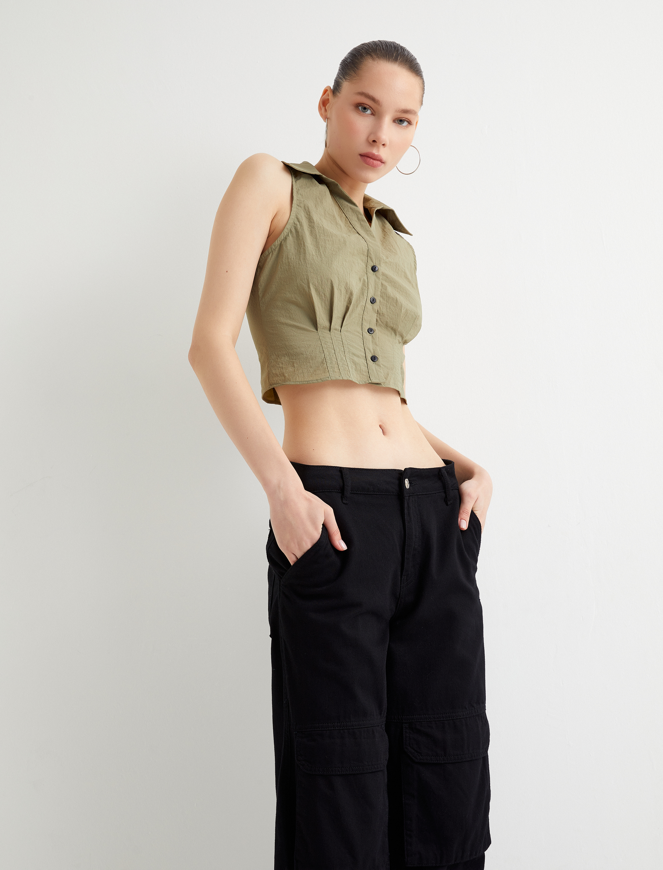   Kolsuz Crop Gömlek Slim Fit Korse Detaylı