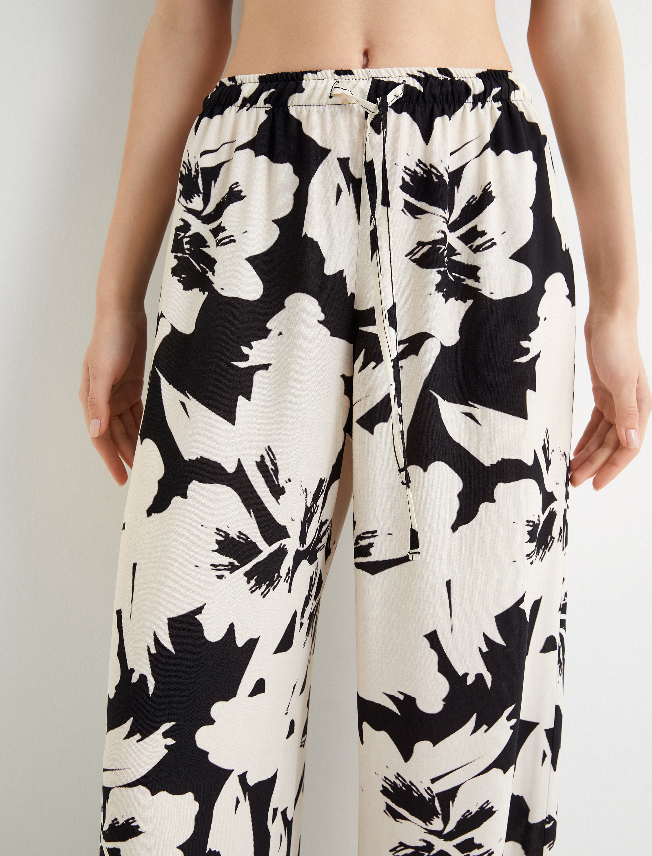   Çiçekli Bol Paça Pantolon Beli Bağlamalı Viskoz Kumaş