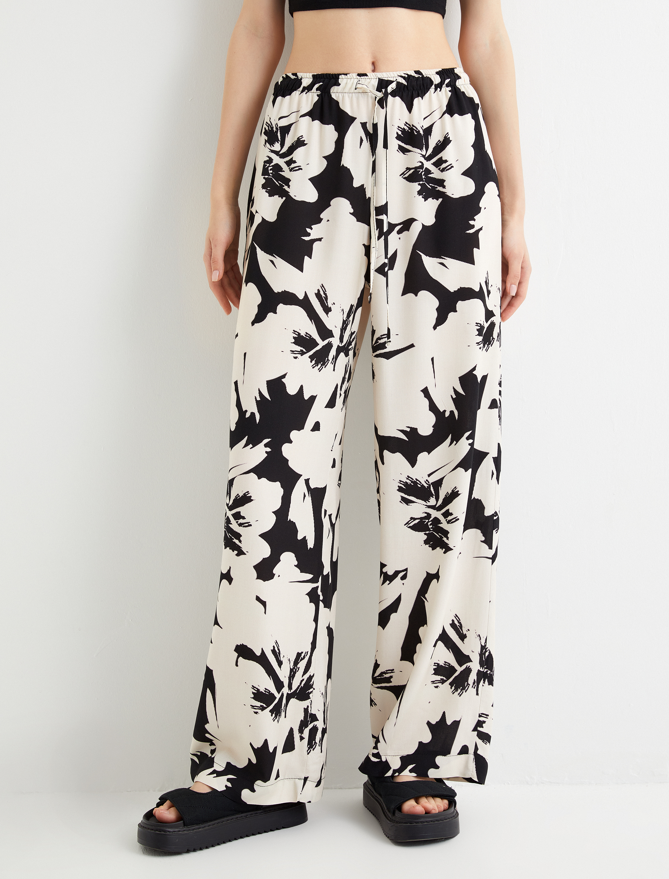   Çiçekli Bol Paça Pantolon Beli Bağlamalı Viskoz Kumaş