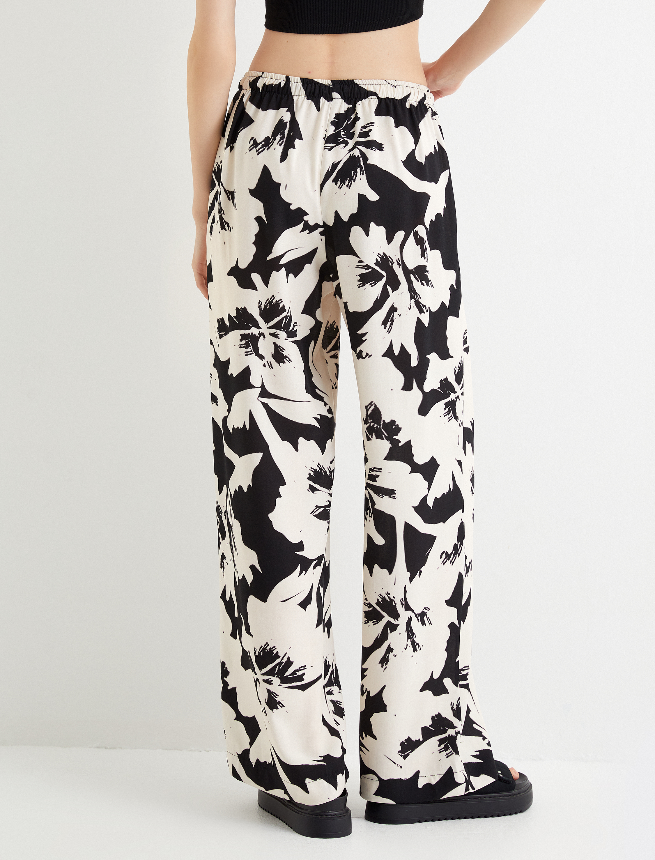   Çiçekli Bol Paça Pantolon Beli Bağlamalı Viskoz Kumaş