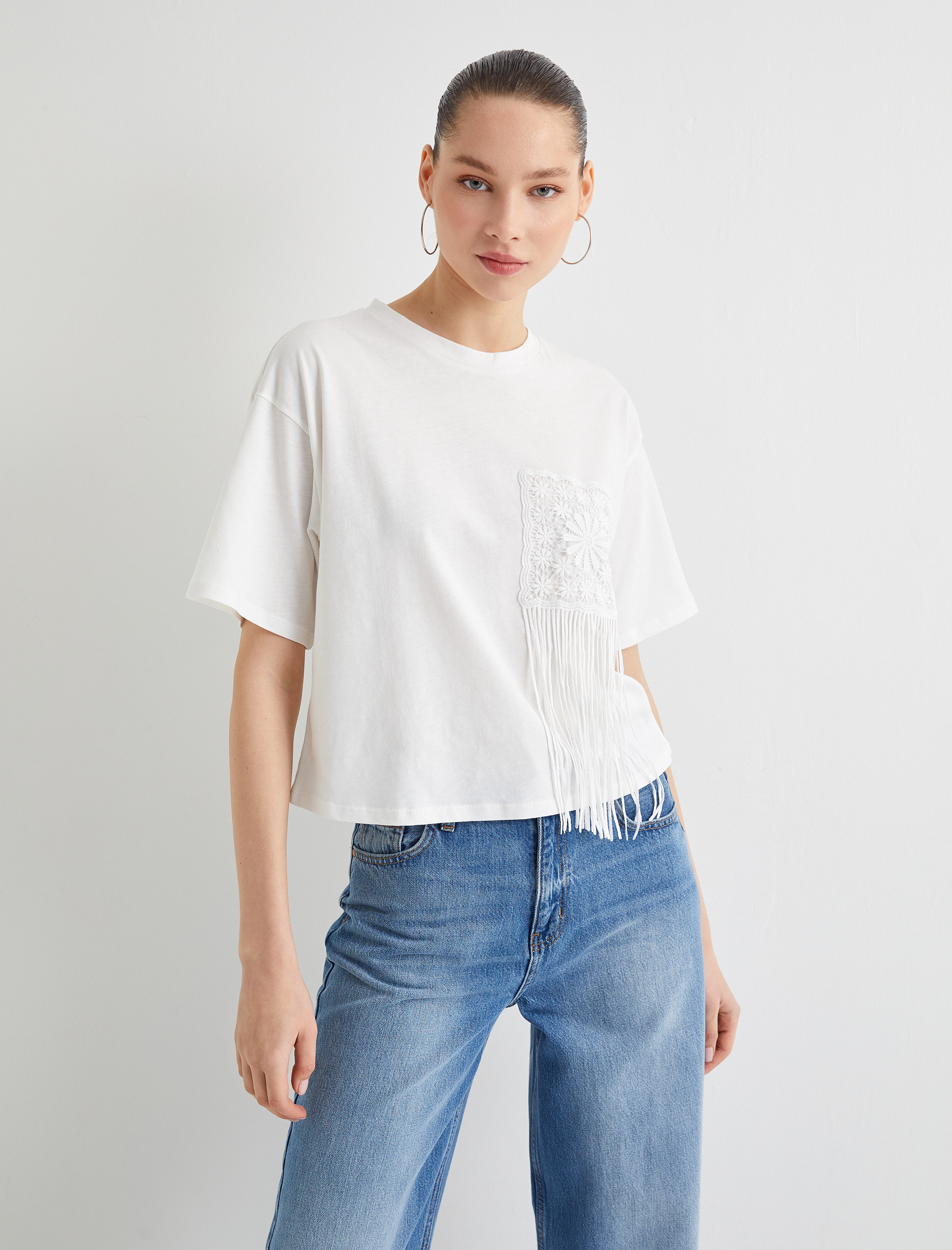   Püsküllü Dantel Detaylı Tişört Kısa Kollu Bisiklet Yaka Pamuklu