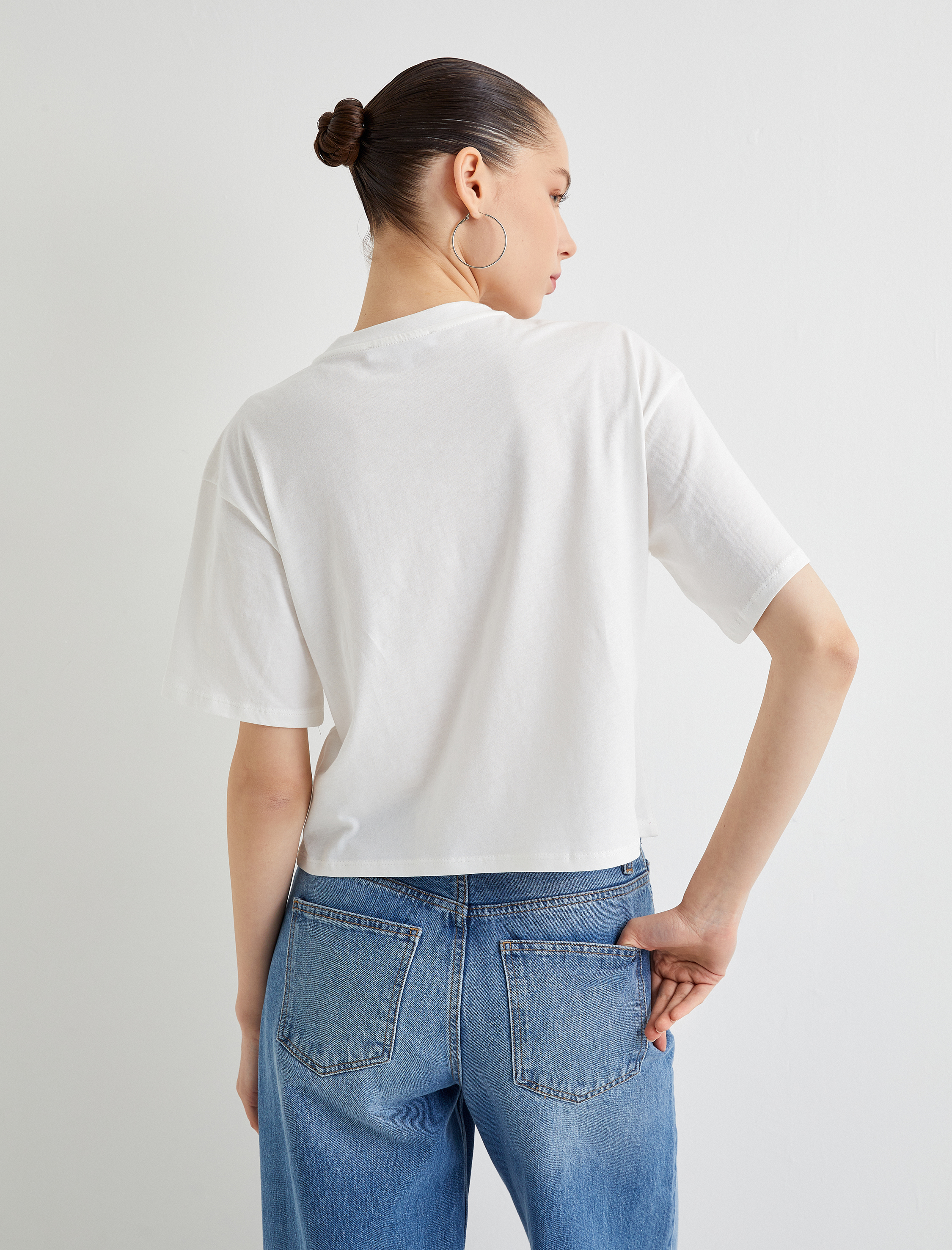   Püsküllü Dantel Detaylı Tişört Kısa Kollu Bisiklet Yaka Pamuklu