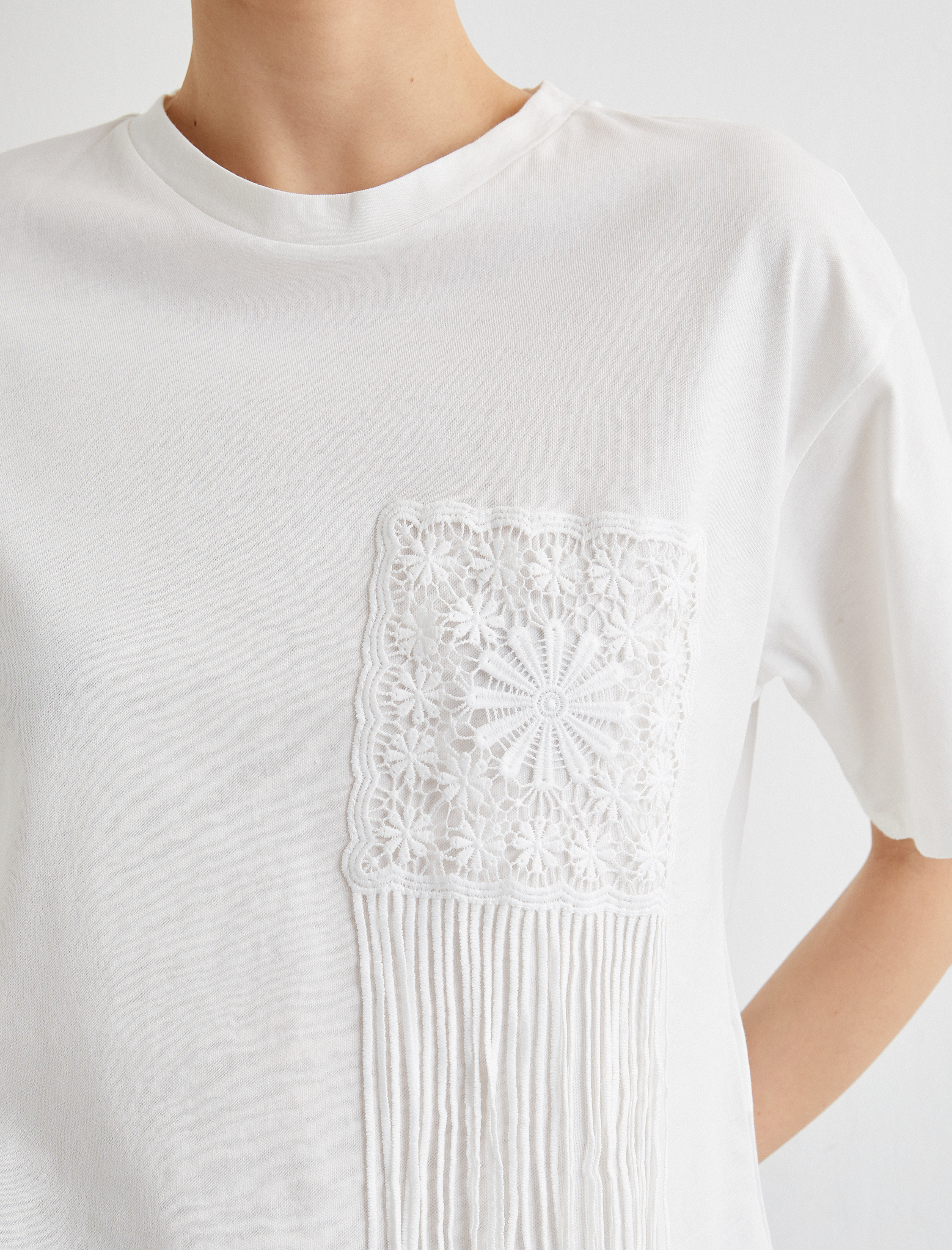   Püsküllü Dantel Detaylı Tişört Kısa Kollu Bisiklet Yaka Pamuklu