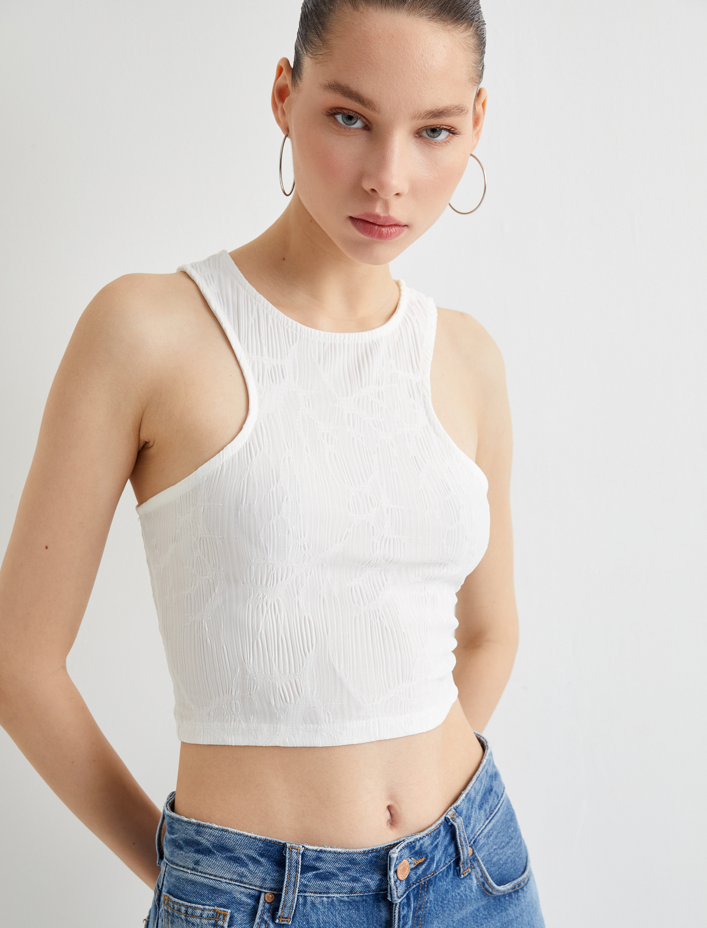 Asimetrik Crop Üst Dokulu Slim Fit Yuvarlak Yaka