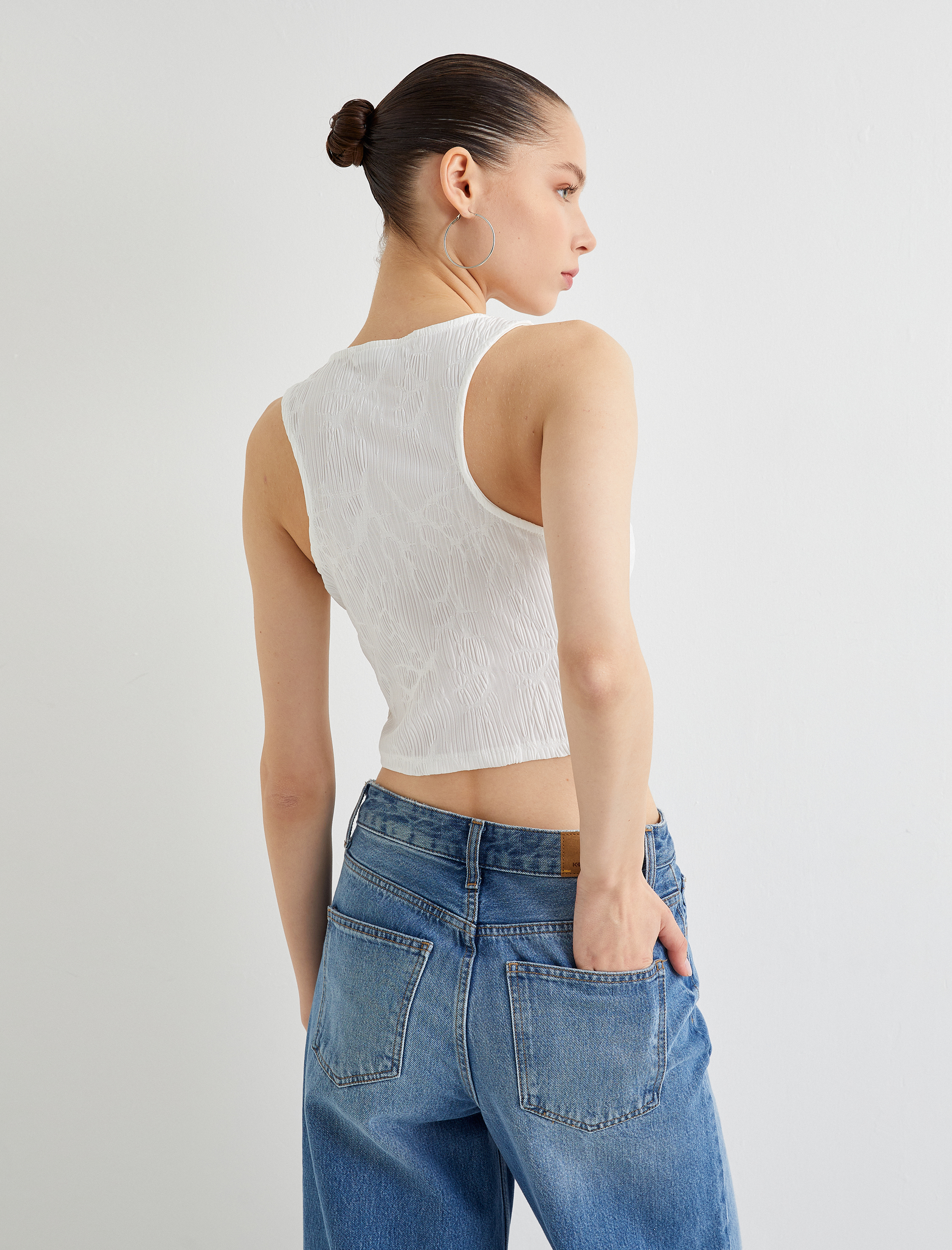 Asimetrik Crop Üst Dokulu Slim Fit Yuvarlak Yaka