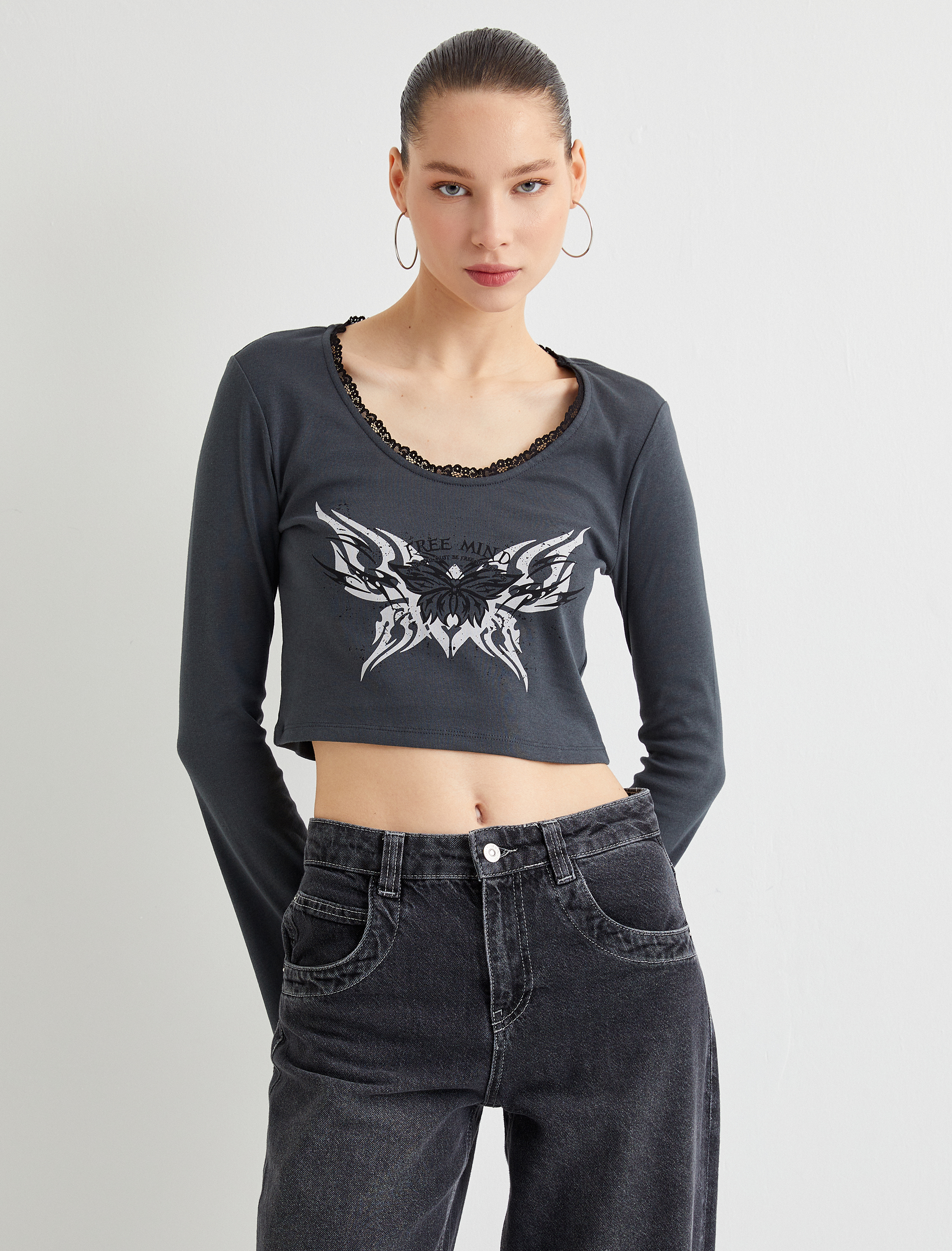   Crop Tişört Uzun Kollu Baskılı Yuvarlak Yaka Dantel Detaylı Pamuklu